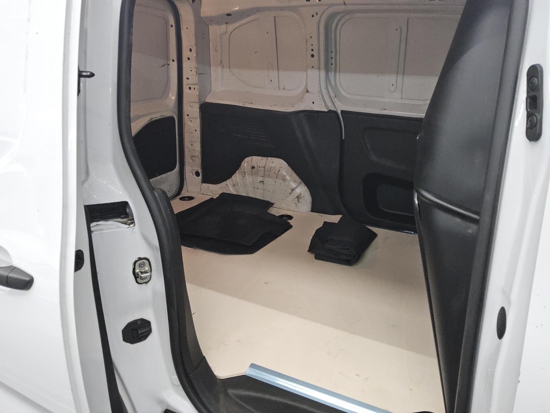 Opel Combo Cargo 1.5 D Klima Tempomat PDC 12