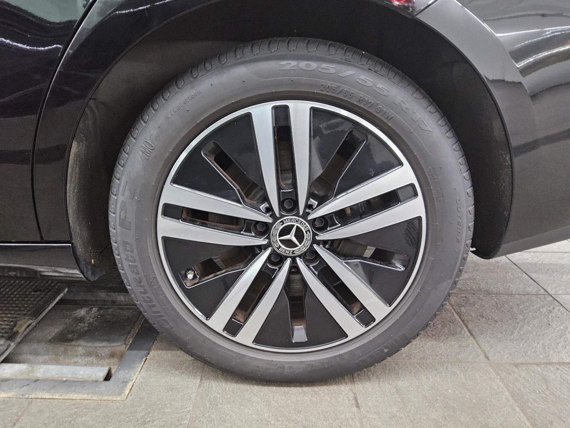 Mercedes-Benz CLA 250 Shooting Brake e Navi MBUX Panorama RFK 11