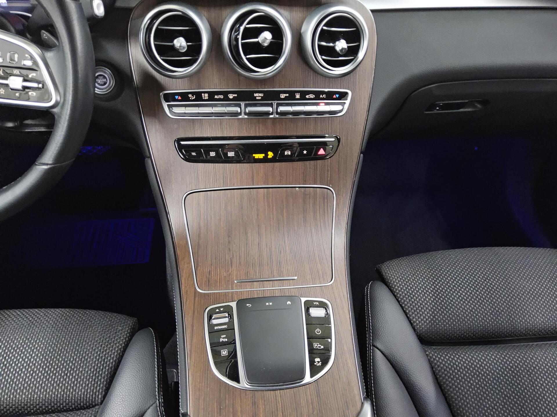 Mercedes-Benz GLC 300 e 4M T-Leder Navi LED RFK AHK Distronic+ 6