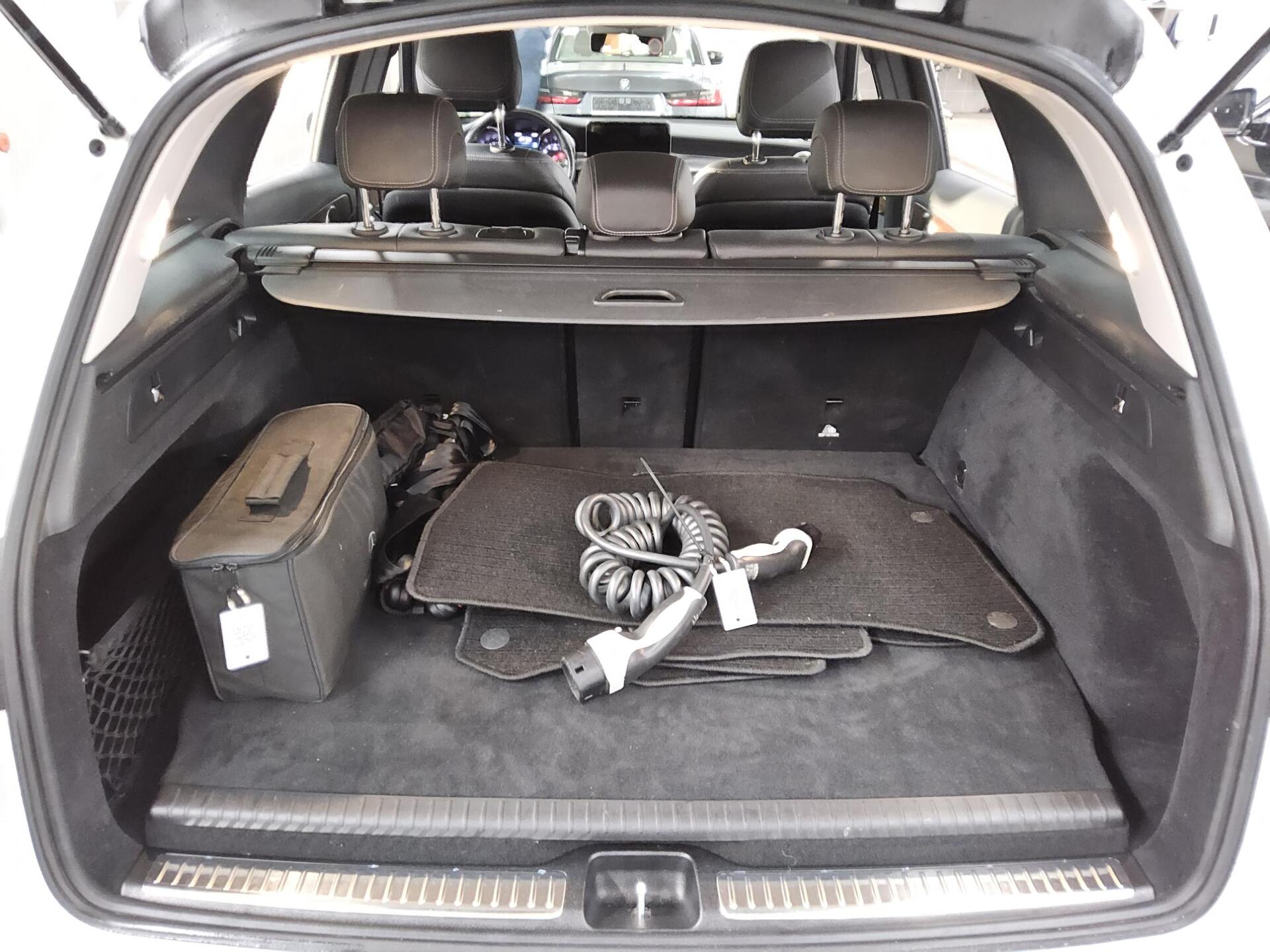 Mercedes-Benz GLC 300 e 4M T-Leder Navi LED RFK AHK Distronic+ 11