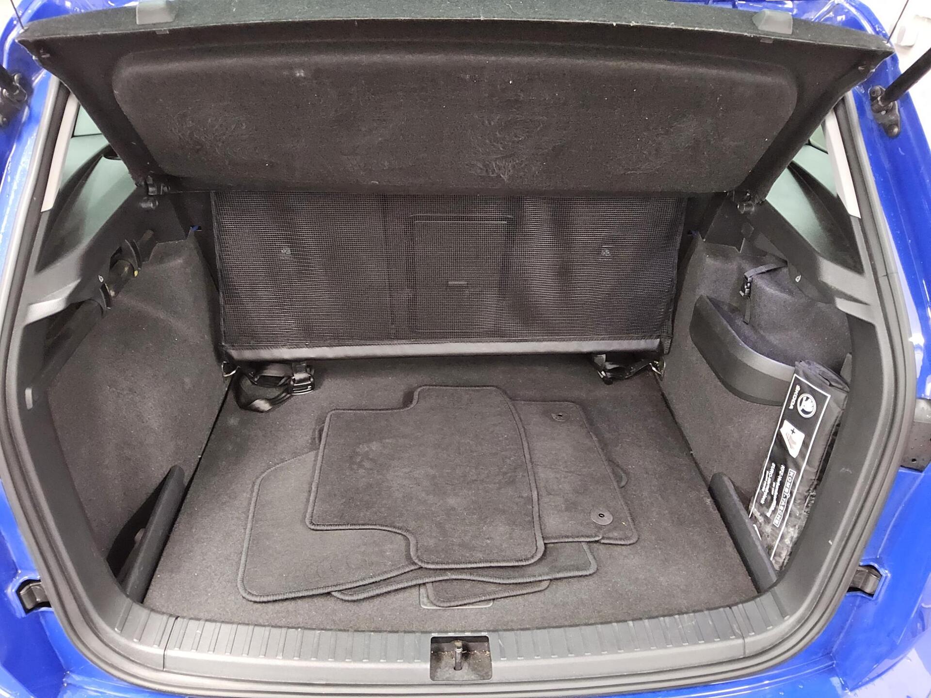 Skoda Karoq 2.0 TDI Tour Navi LED vc RFK ACC 4xShz 11