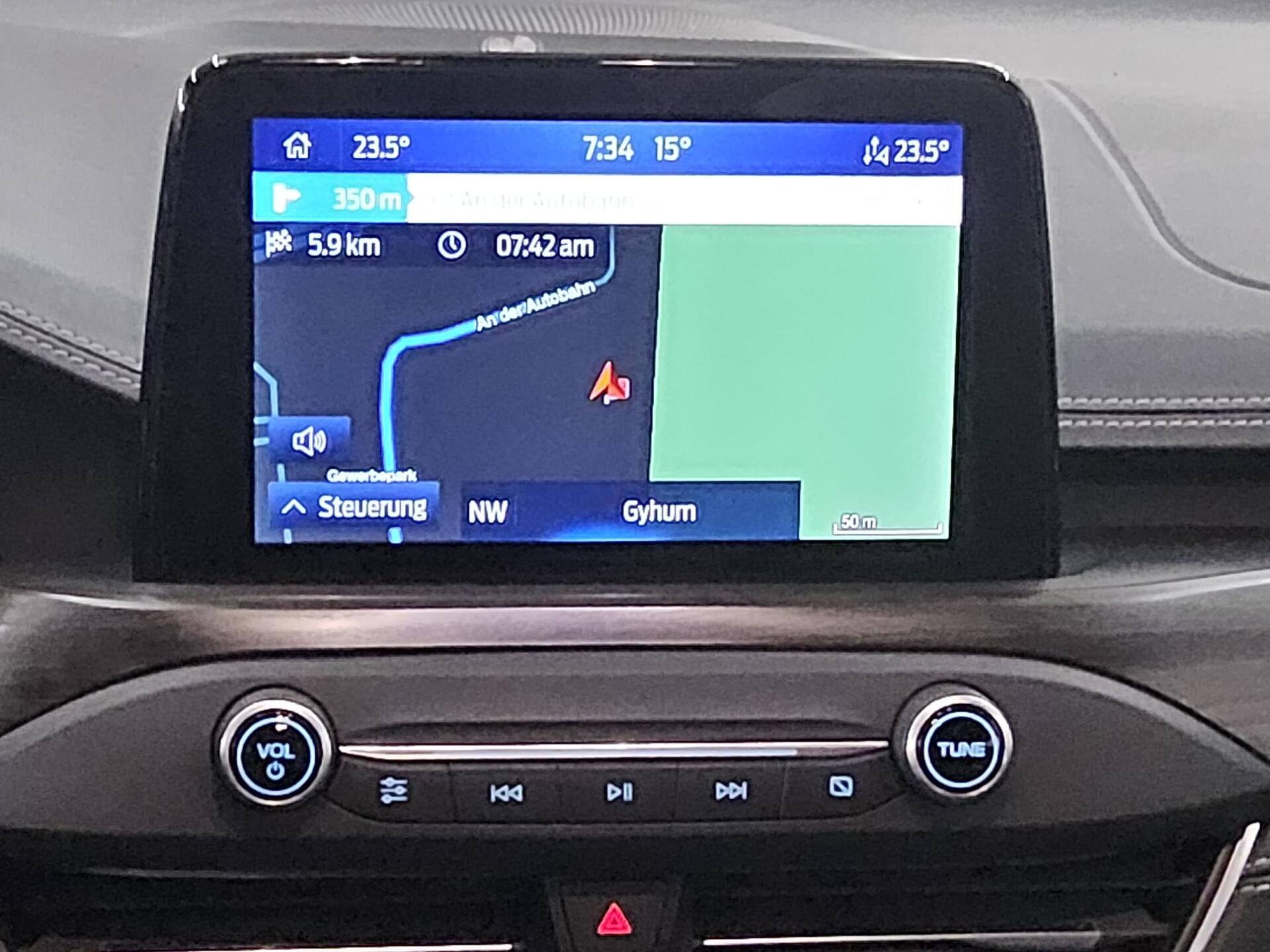 Ford Focus Turnier 1.5 EB Vignale Navi LED Leder B&O 7