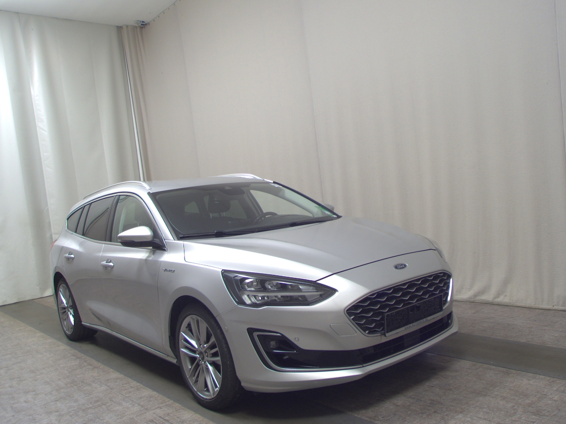 Ford Focus Turnier 1.5 EB Vignale Navi LED Leder B&O 3
