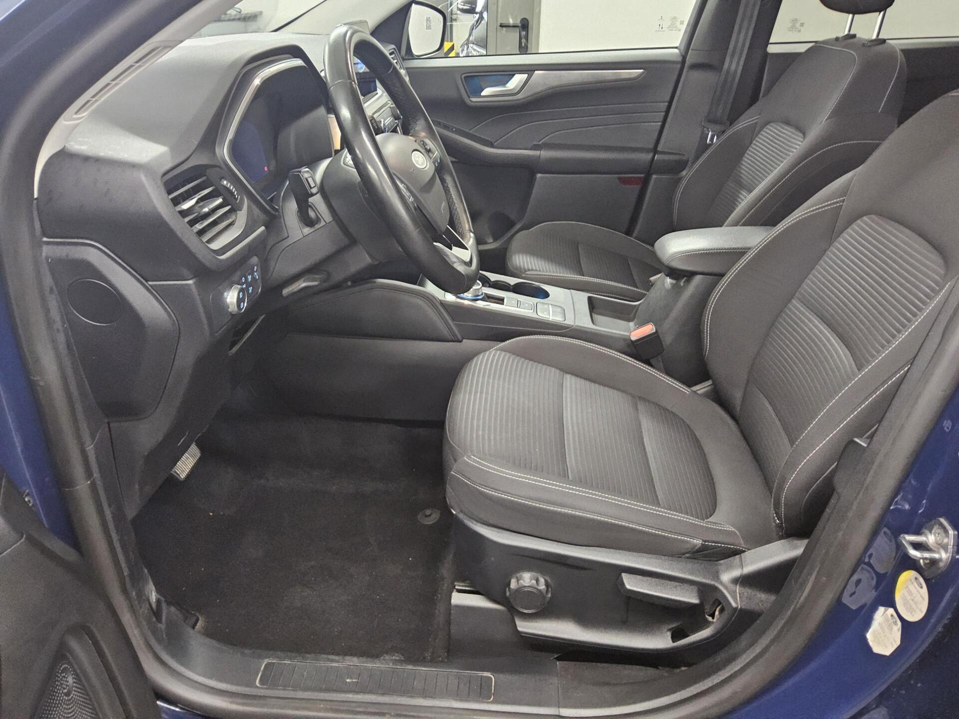 Ford Kuga 2.0 EB Titanium Navi virtual AHK ACC 9