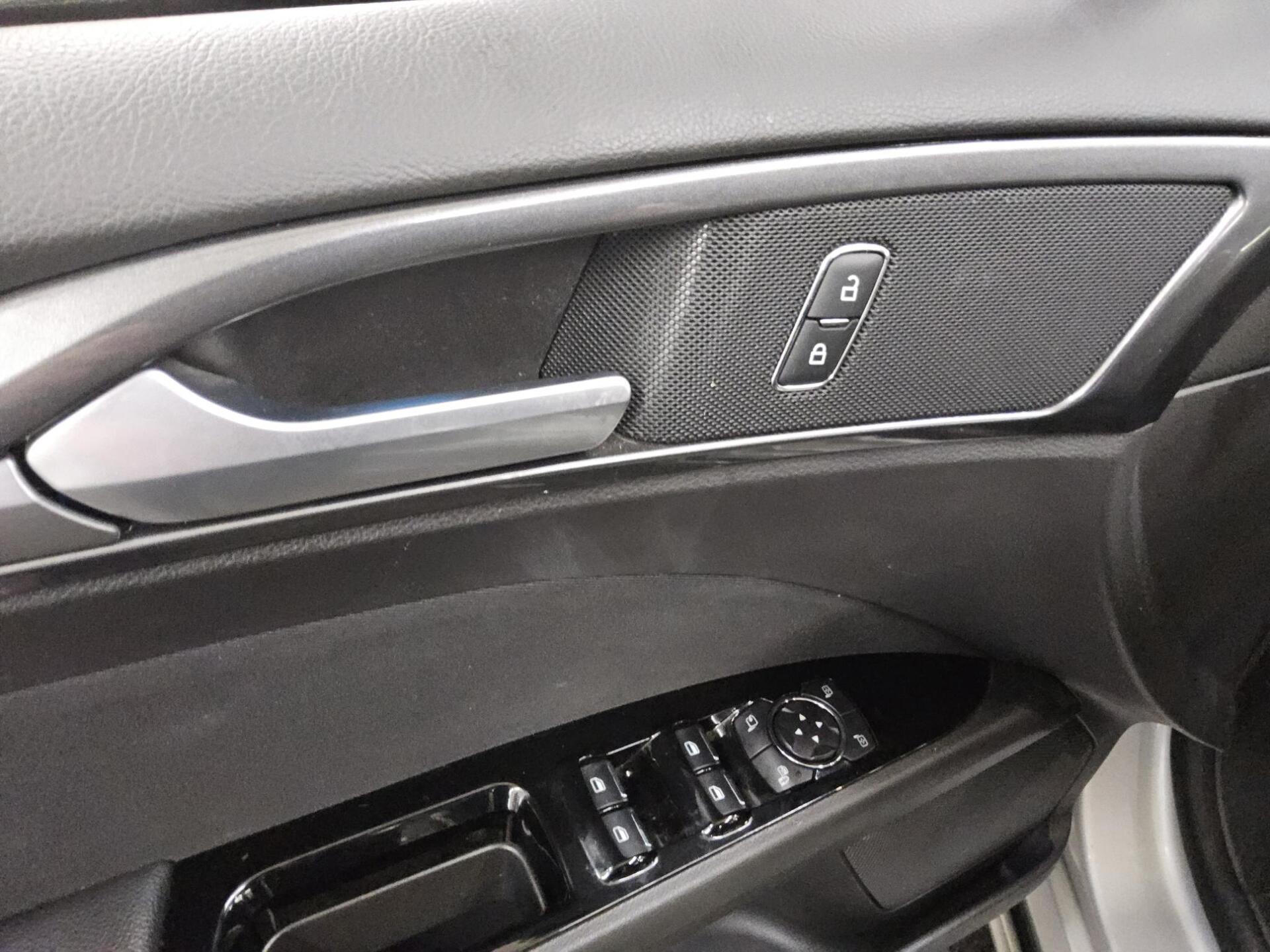 Ford Mondeo Turnier 2.0 EB Titanium Navi LED 4xShz 9