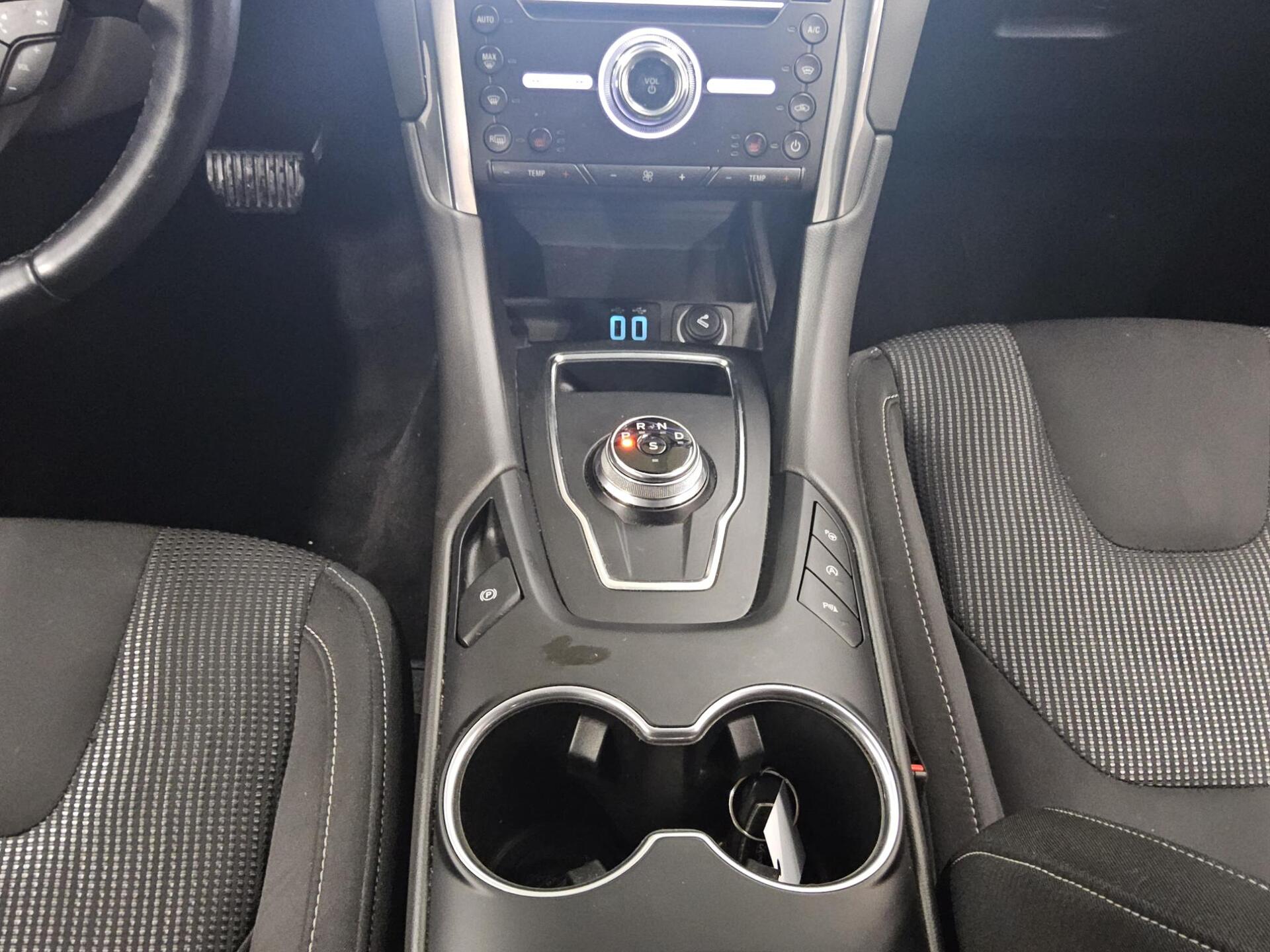 Ford Mondeo Turnier 2.0 EB Titanium Navi LED 4xShz 6