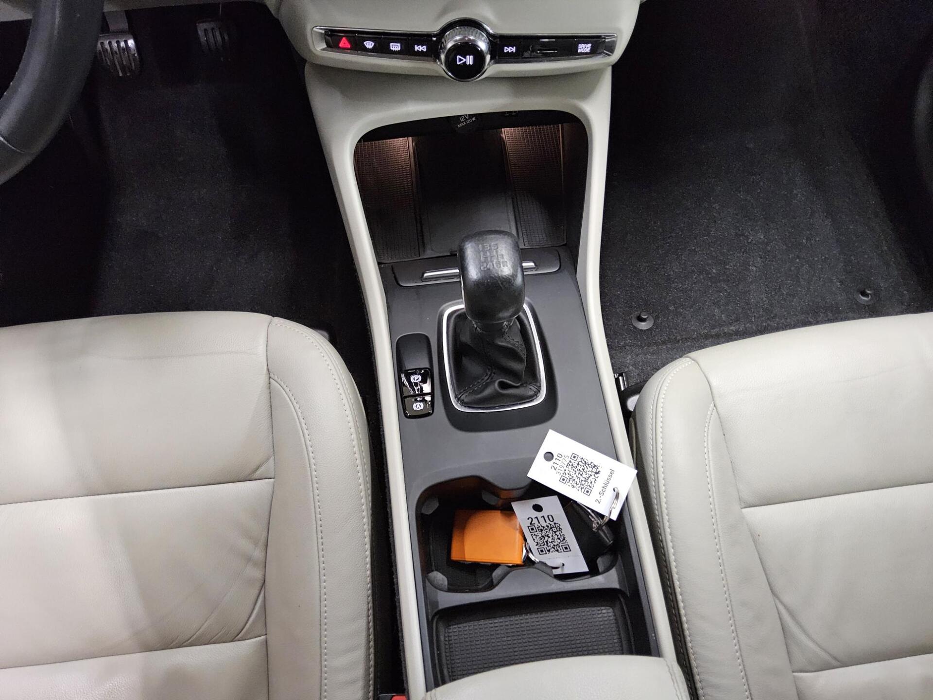 Volvo XC40 T3 Momentum Leder Navi H-K Sound LED RFK 6