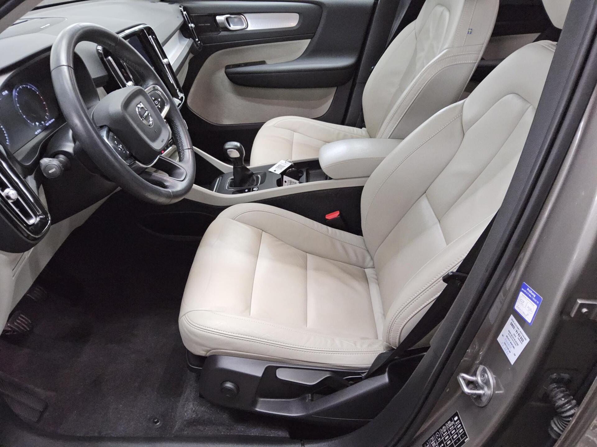 Volvo XC40 T3 Momentum Leder Navi H-K Sound LED RFK 9