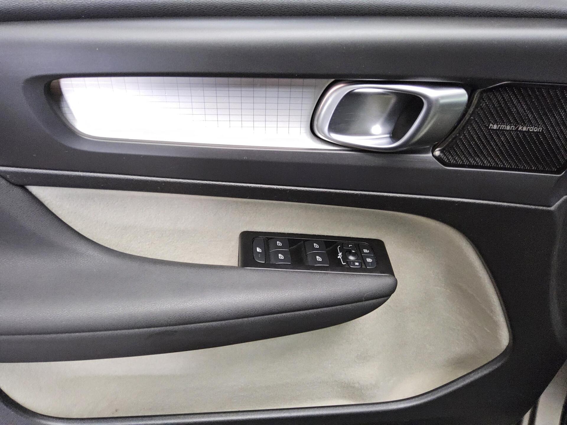 Volvo XC40 T3 Momentum Leder Navi H-K Sound LED RFK 10