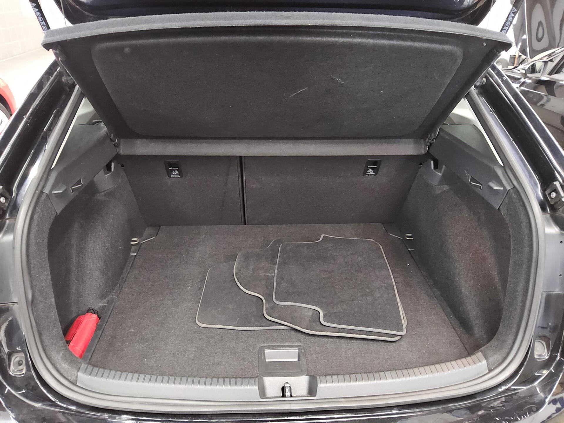 Volkswagen Taigo 1.0 TSI Life Navi LED DC RFK ACC 12