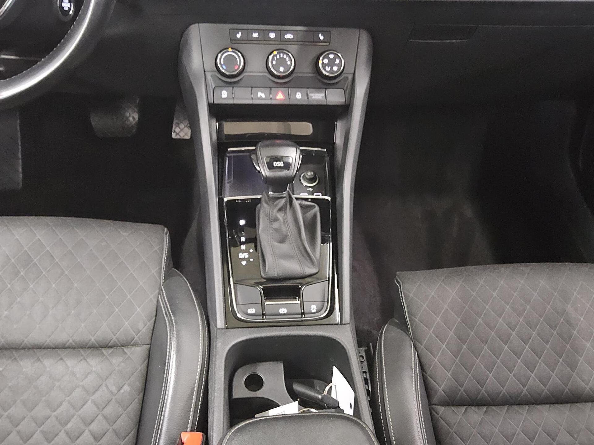 Skoda Karoq 1.5 TSI Ambition Navi Pano ACC Ambiente 6