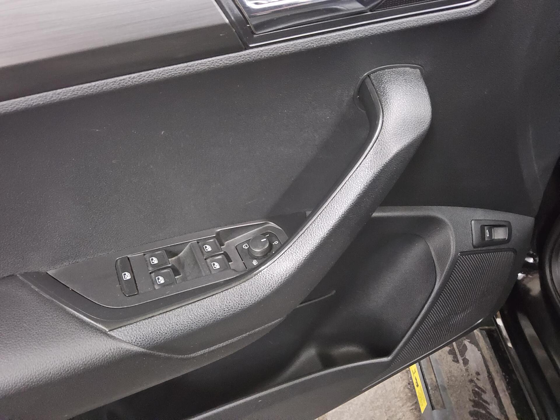 Skoda Karoq 1.5 TSI Ambition Navi Pano ACC Ambiente 9