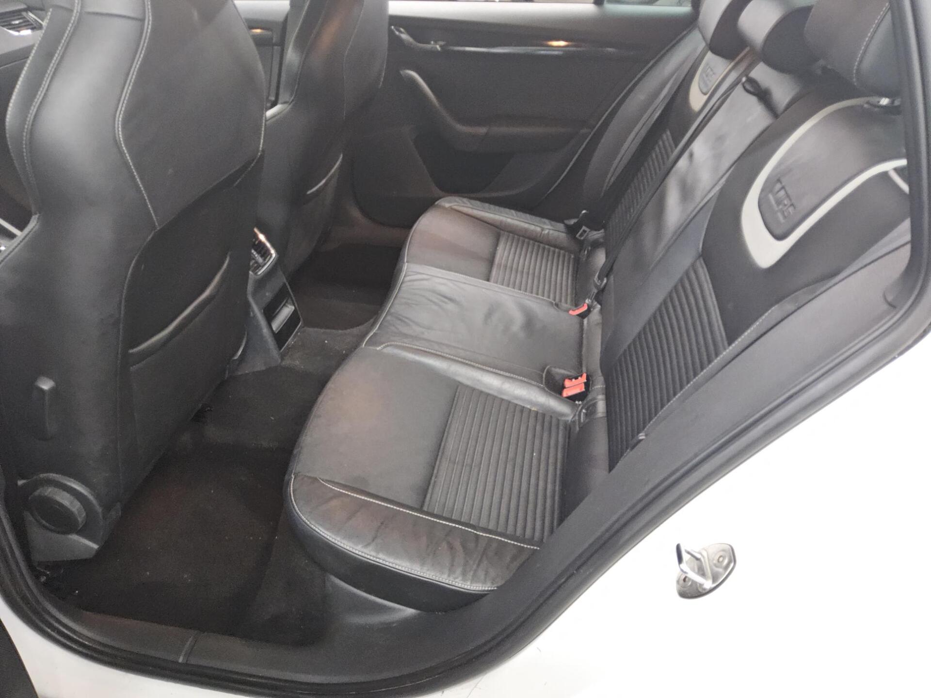 Skoda Octavia 2.0 TSI RS T-Leder Shz PDC Xenon 13