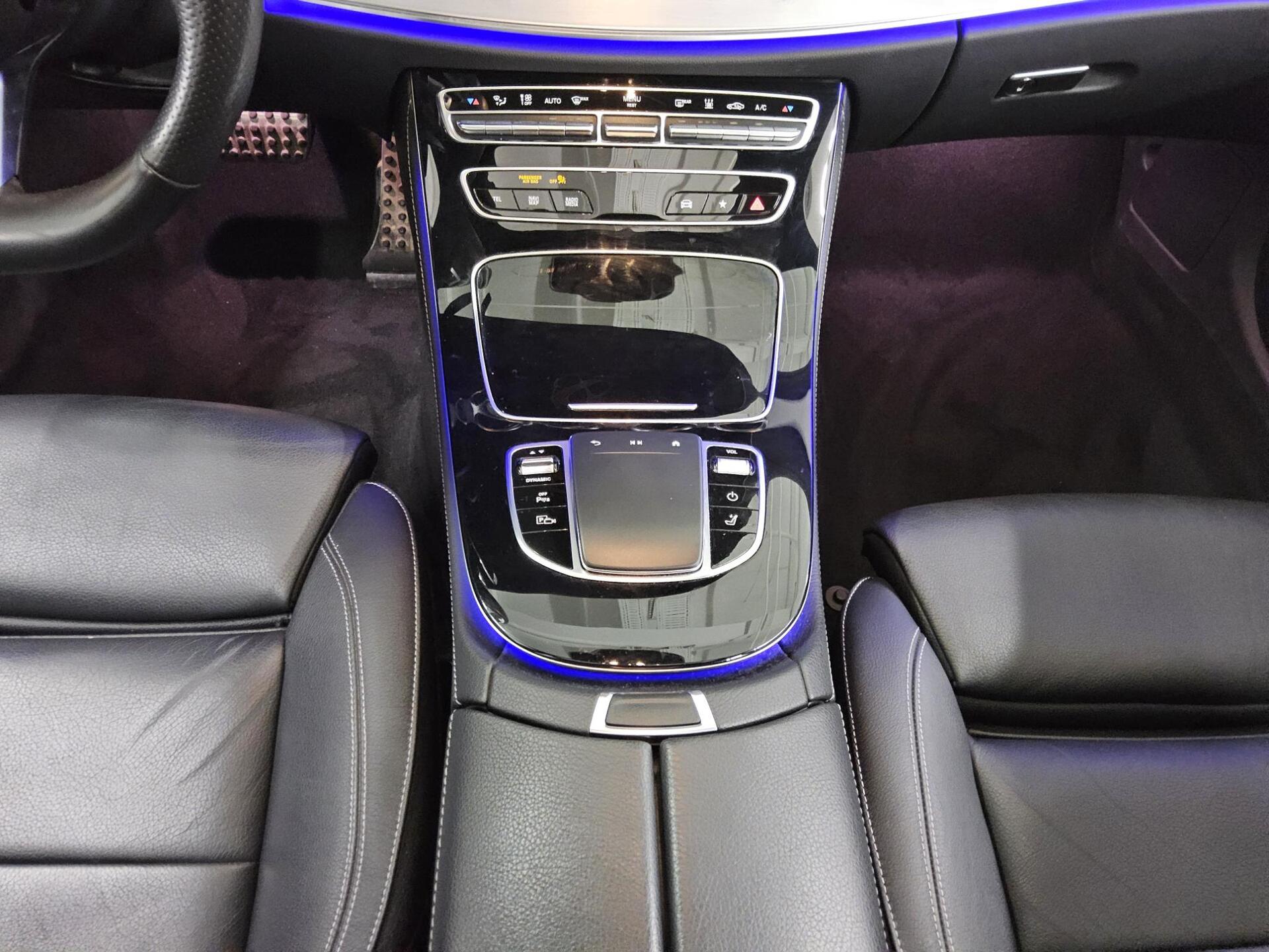Mercedes-Benz E 300 T de 4M AMG-Line Navi Widescreen Pano HuD 6