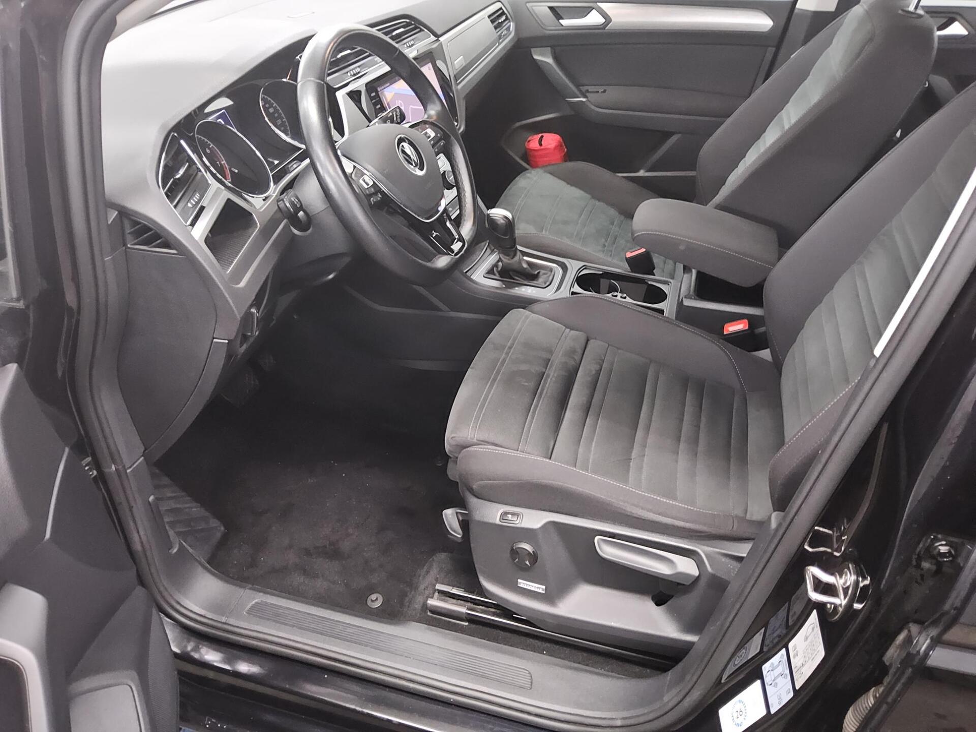 Volkswagen Touran 1.5 TSI Comf. Navi LED RFK ACC 8