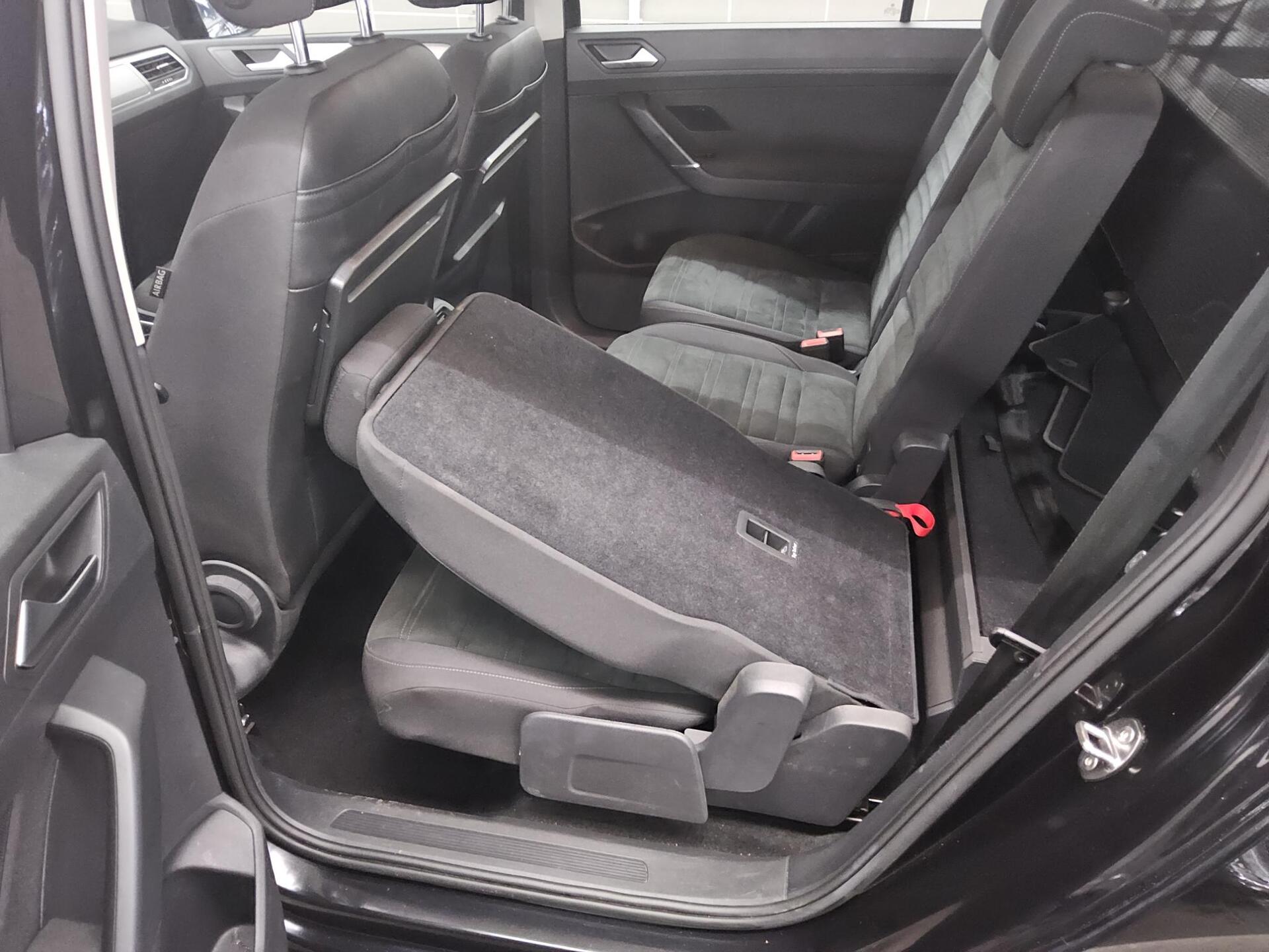 Volkswagen Touran 1.5 TSI Comf. Navi LED RFK ACC 13