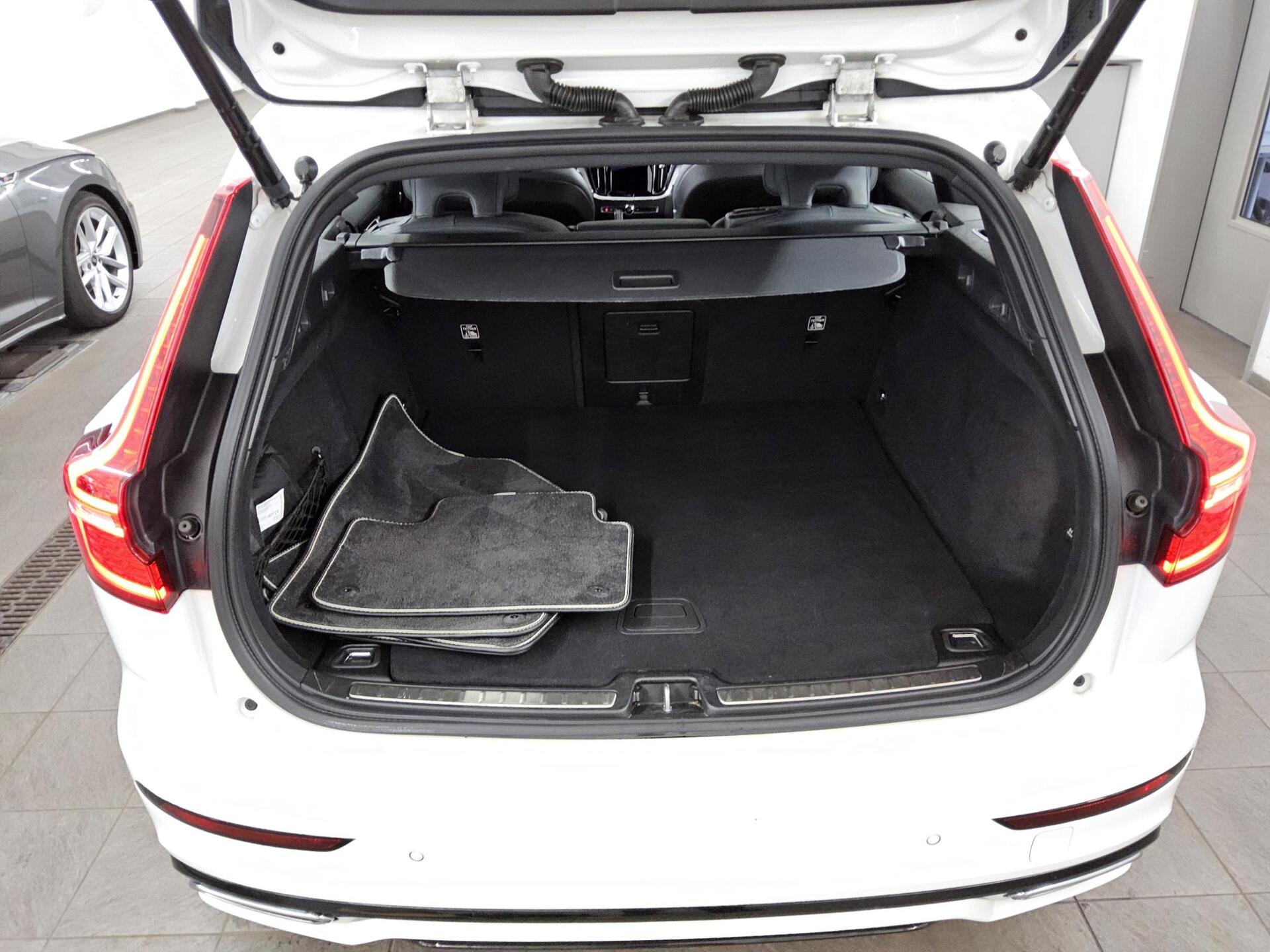 Volvo V60 T6 AWD R-Design T-Leder Navi LED Pano 4xShz 12