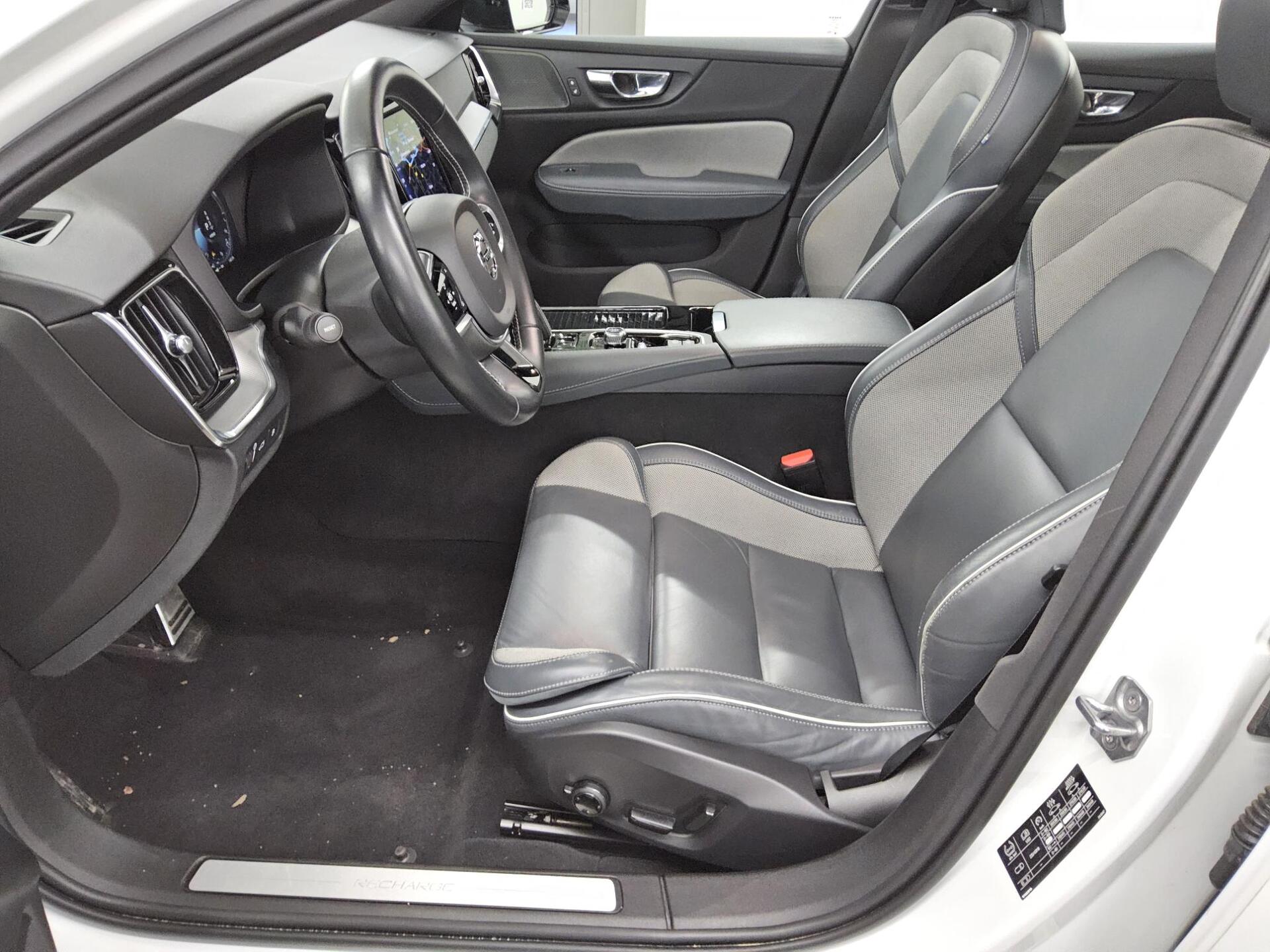 Volvo V60 T6 AWD R-Design T-Leder Navi LED Pano 4xShz 9