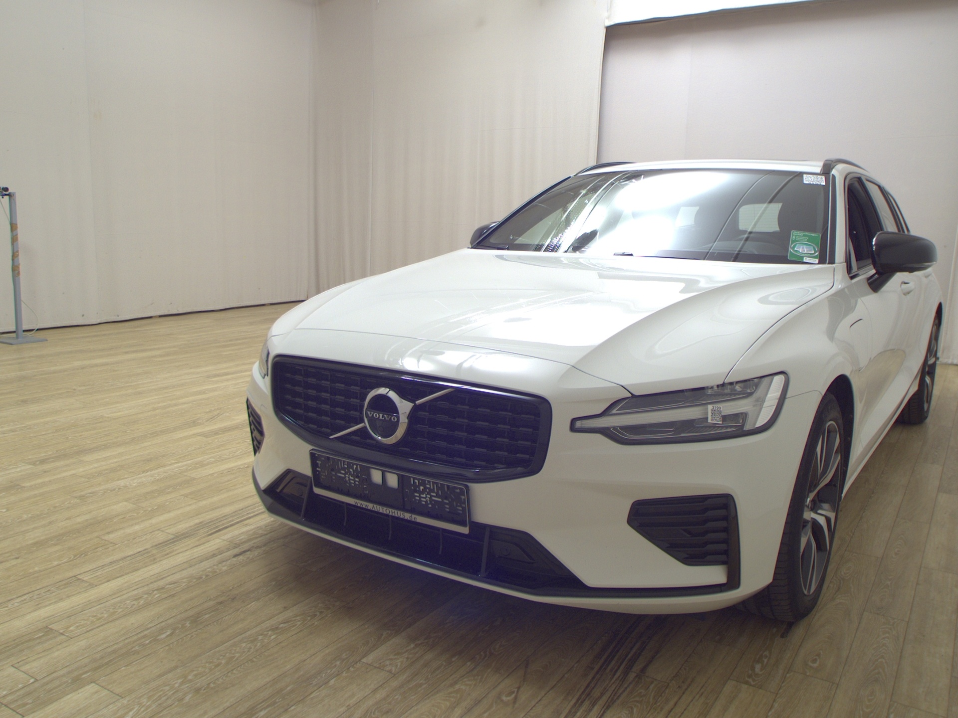 Volvo V60 T6 AWD R-Design T-Leder Navi LED Pano 4xShz 2
