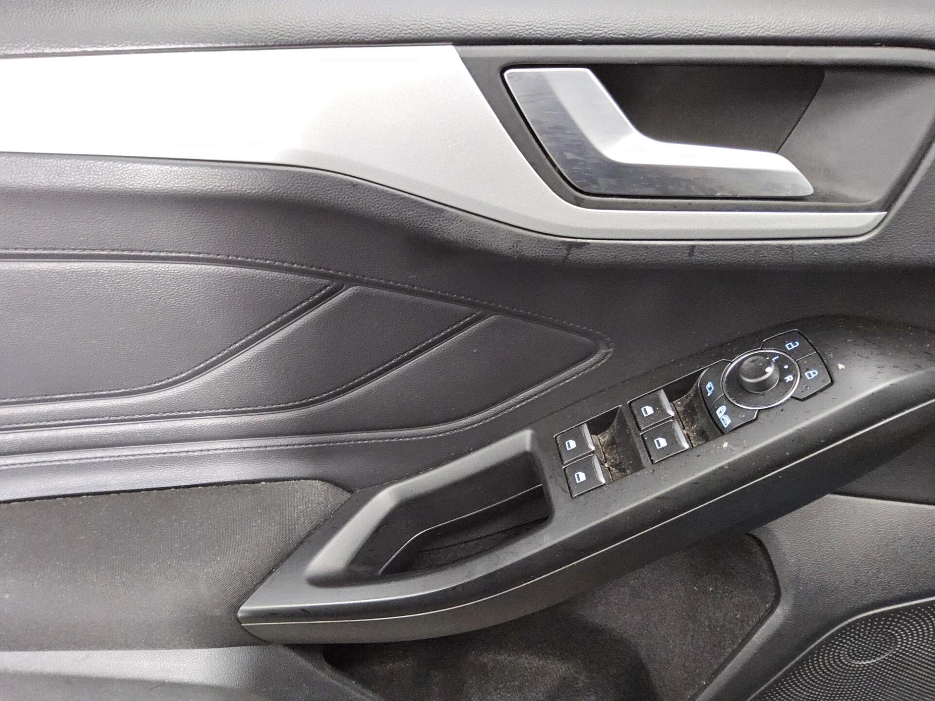 Ford Focus Turnier 1.0 EB Cool&Connect Navi SHZ PDC 9