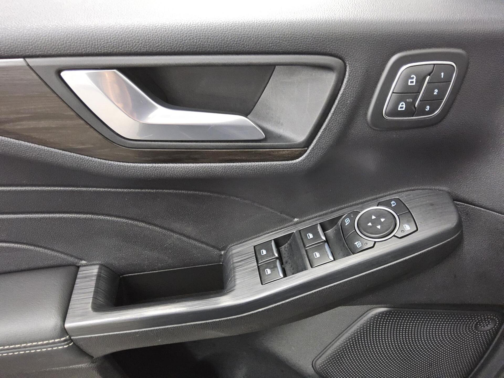 Ford Kuga 2.0 EB Vignale Leder Navi HuD LED RFK ACC 10