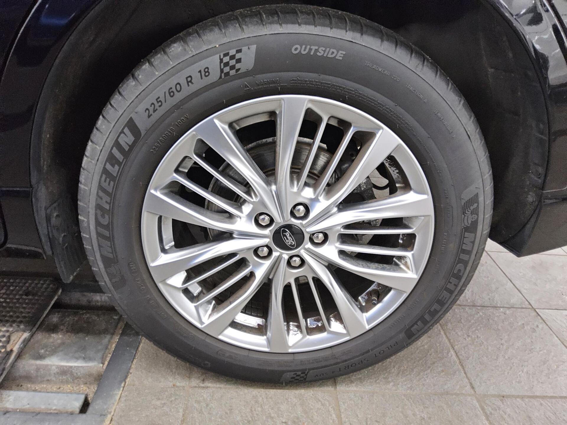 Ford Kuga 2.0 EB Vignale Leder Navi HuD LED RFK ACC 11