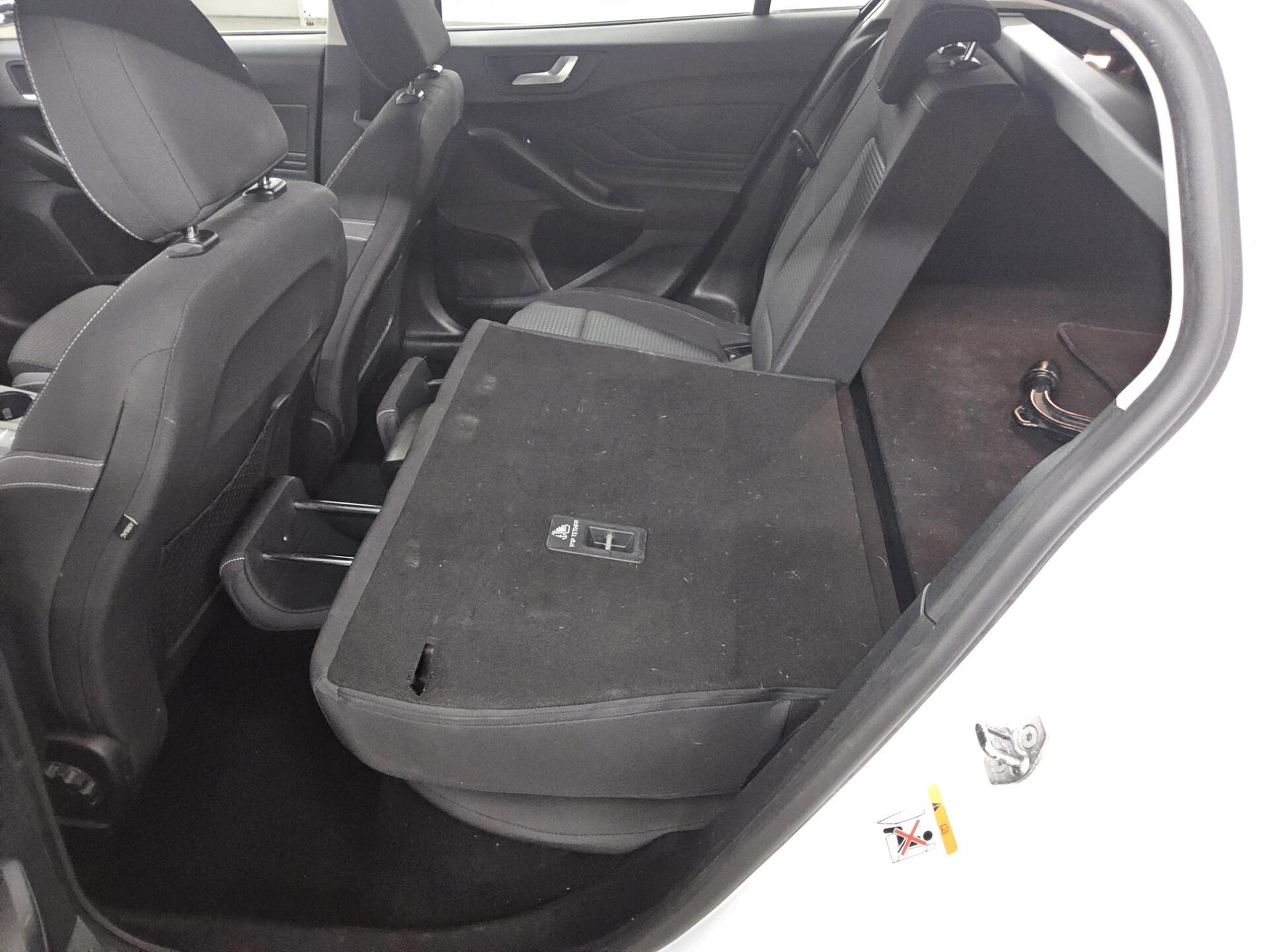 Ford Focus Turnier 1.5 EB Cool&Connect Navi RfK AHK 12