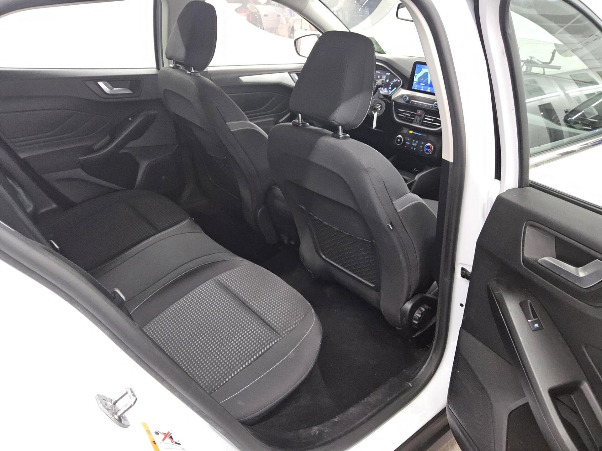 Ford Focus Turnier 1.5 EB Cool&Connect Navi RfK AHK 13