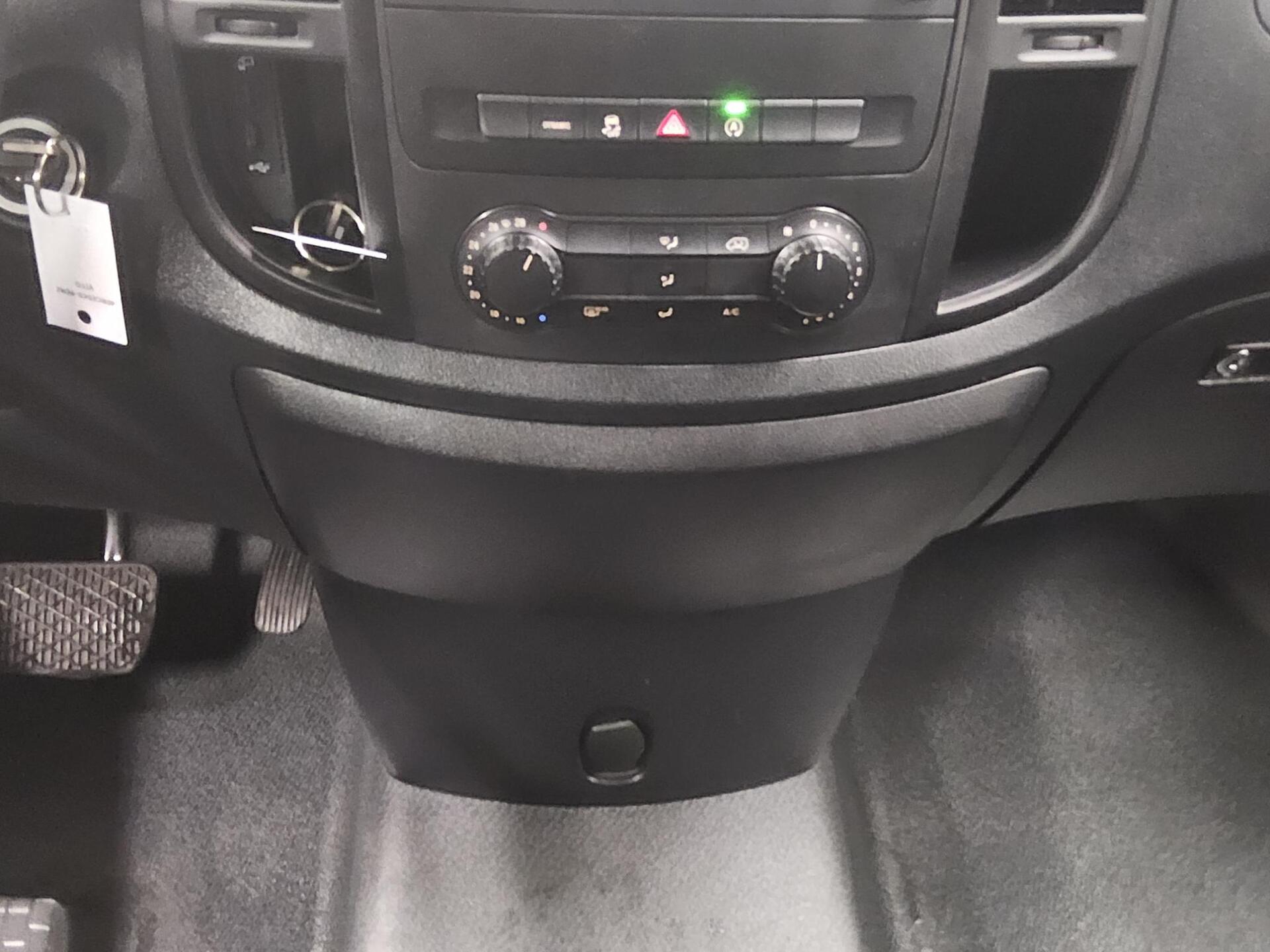 Mercedes-Benz Vito Tourer 114 CDI extralang 8-Sitze Navi RFK 6