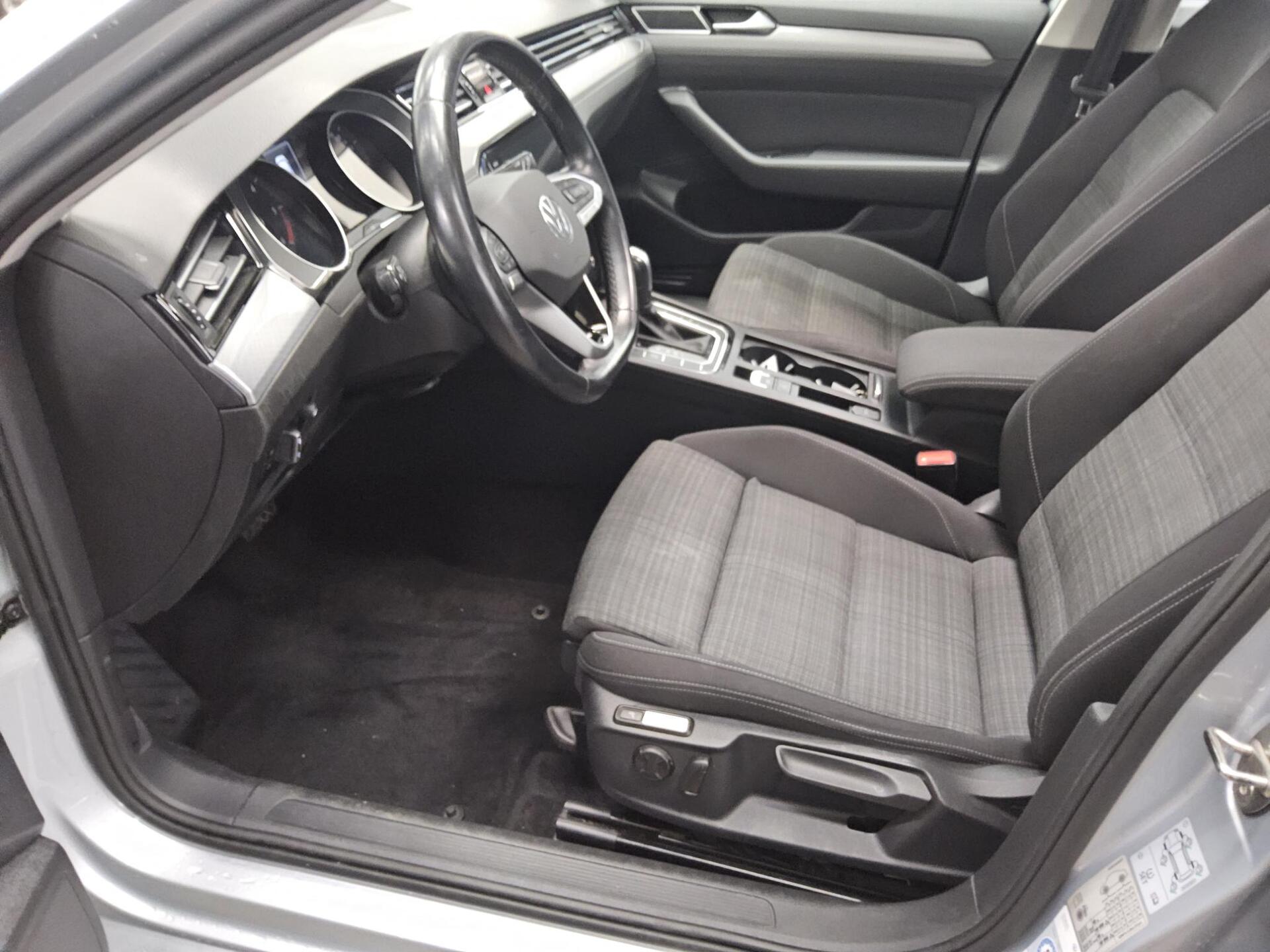 Volkswagen Passat Var. 2.0 TDI Business Navi Pano HuD AHK 8