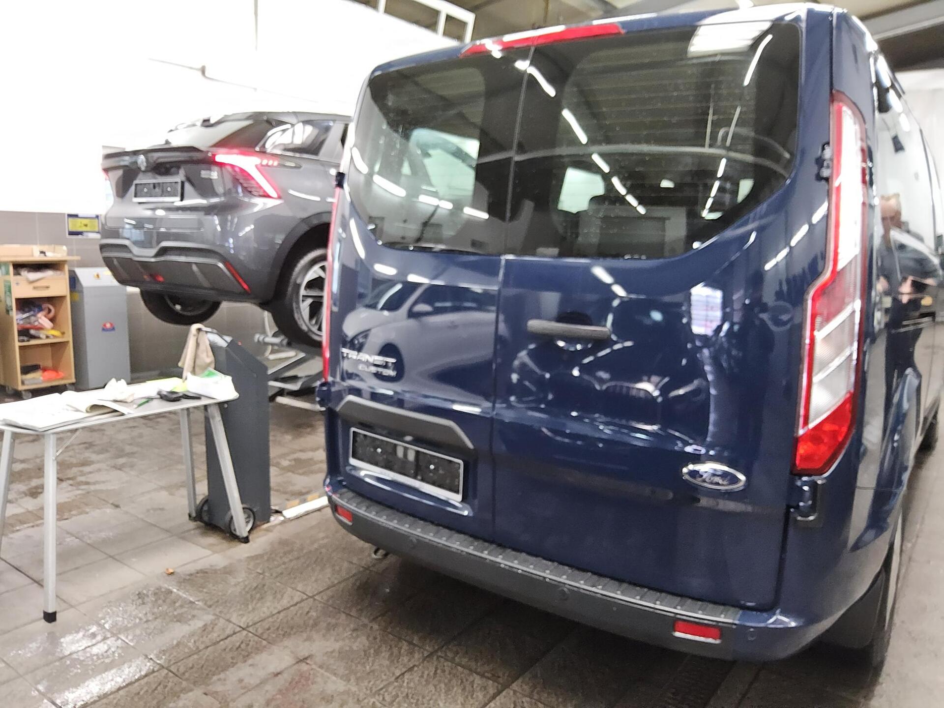 Ford Transit Custom 2.0 TDCi Trend L2 9-Sitze Nav PDC 10