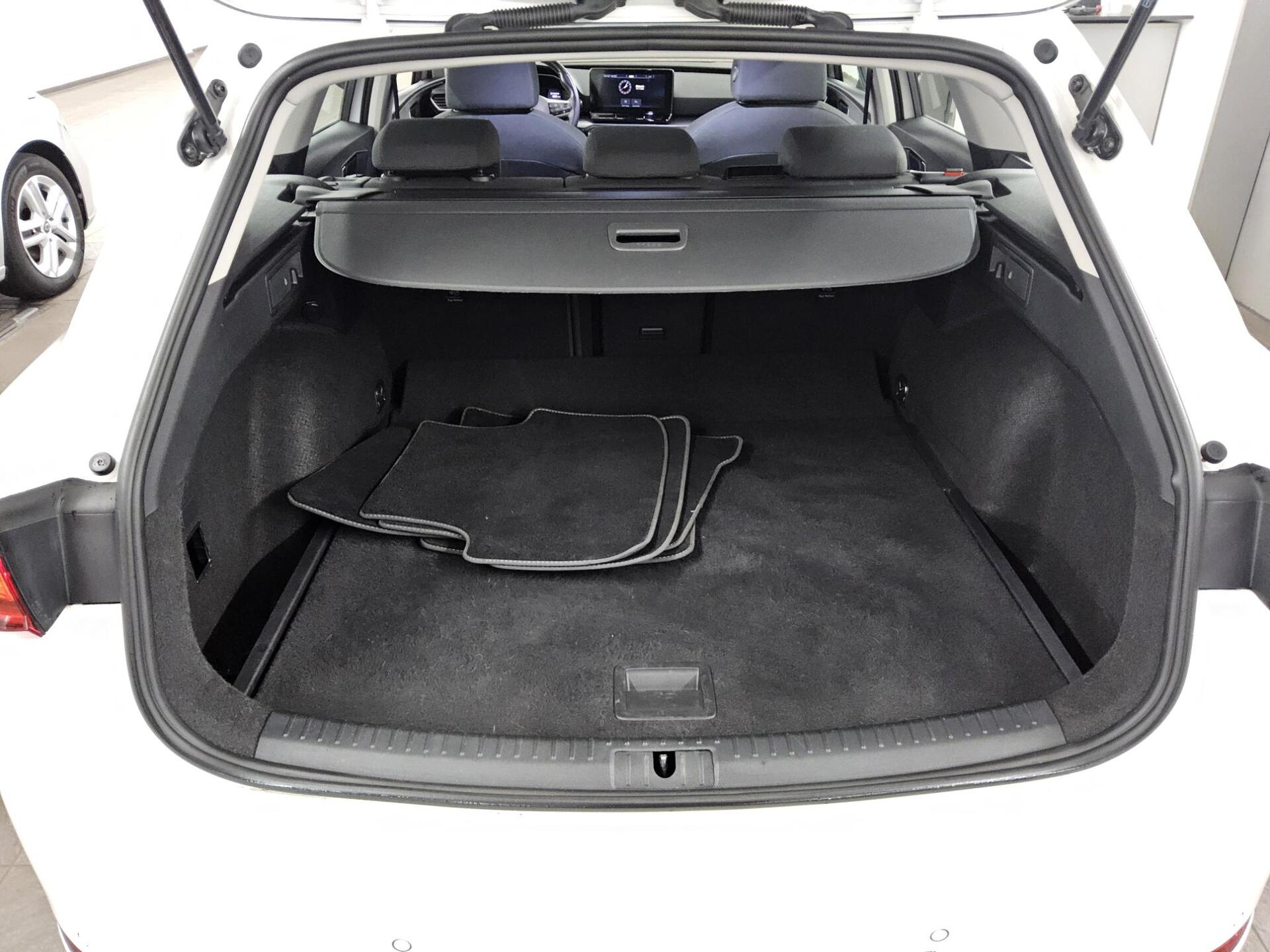 Seat Leon Sportstourer 2.0 TDI Style Navi LED vc Shz 12