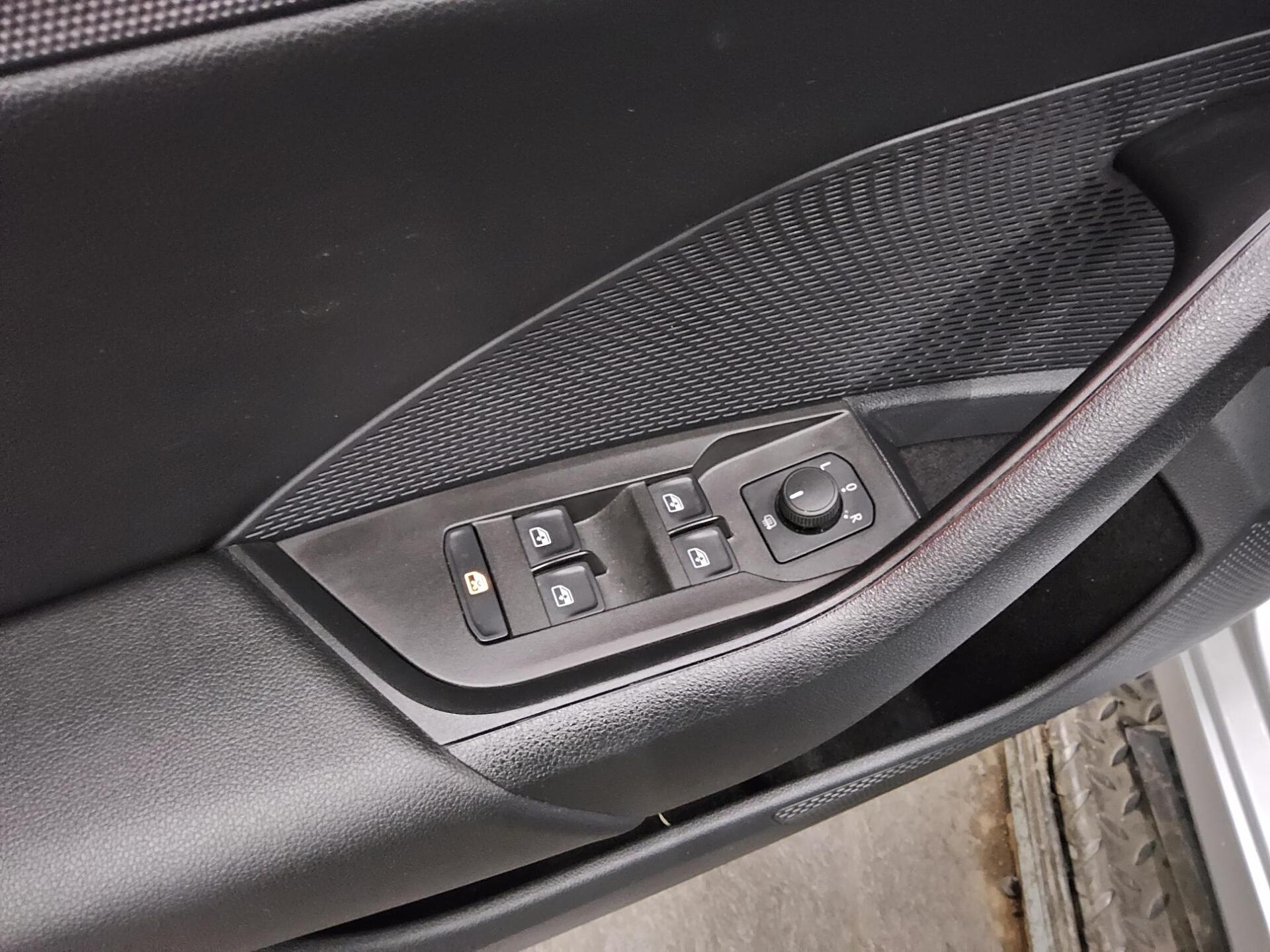 Skoda Octavia Kombi 2.0 TDI Ambition T-Leder Navi LED 10