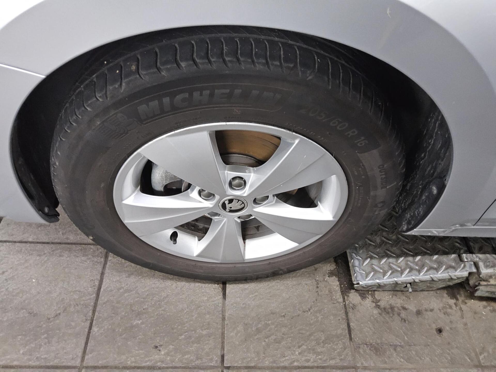 Skoda Octavia Kombi 2.0 TDI Ambition T-Leder Navi LED 11