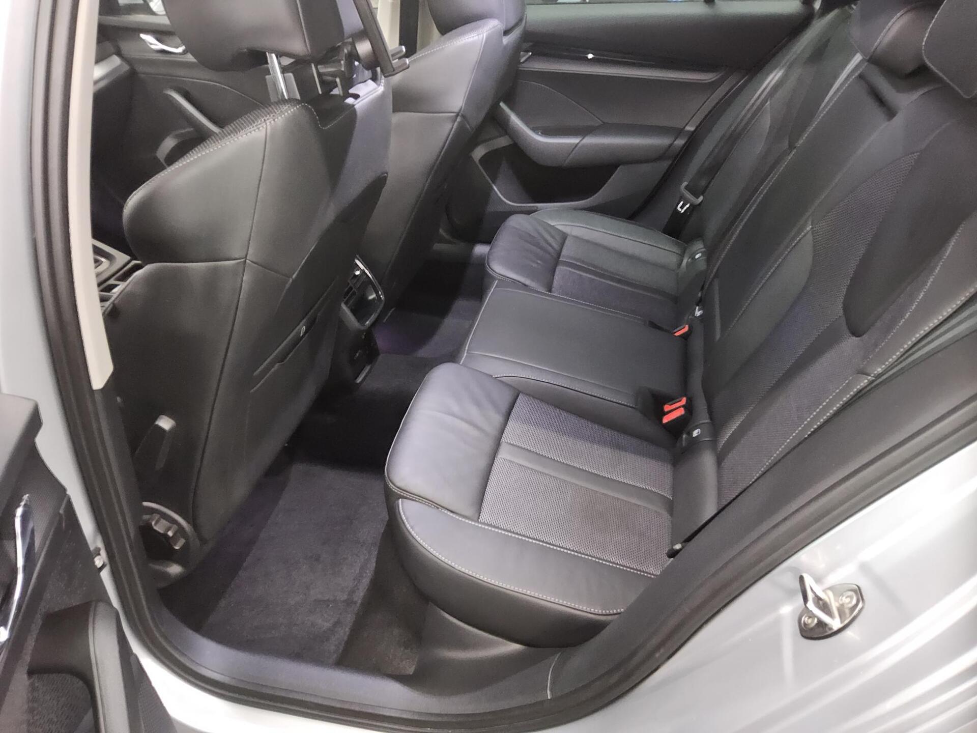 Skoda Octavia Kombi 2.0 TDI Ambition T-Leder Navi LED 13