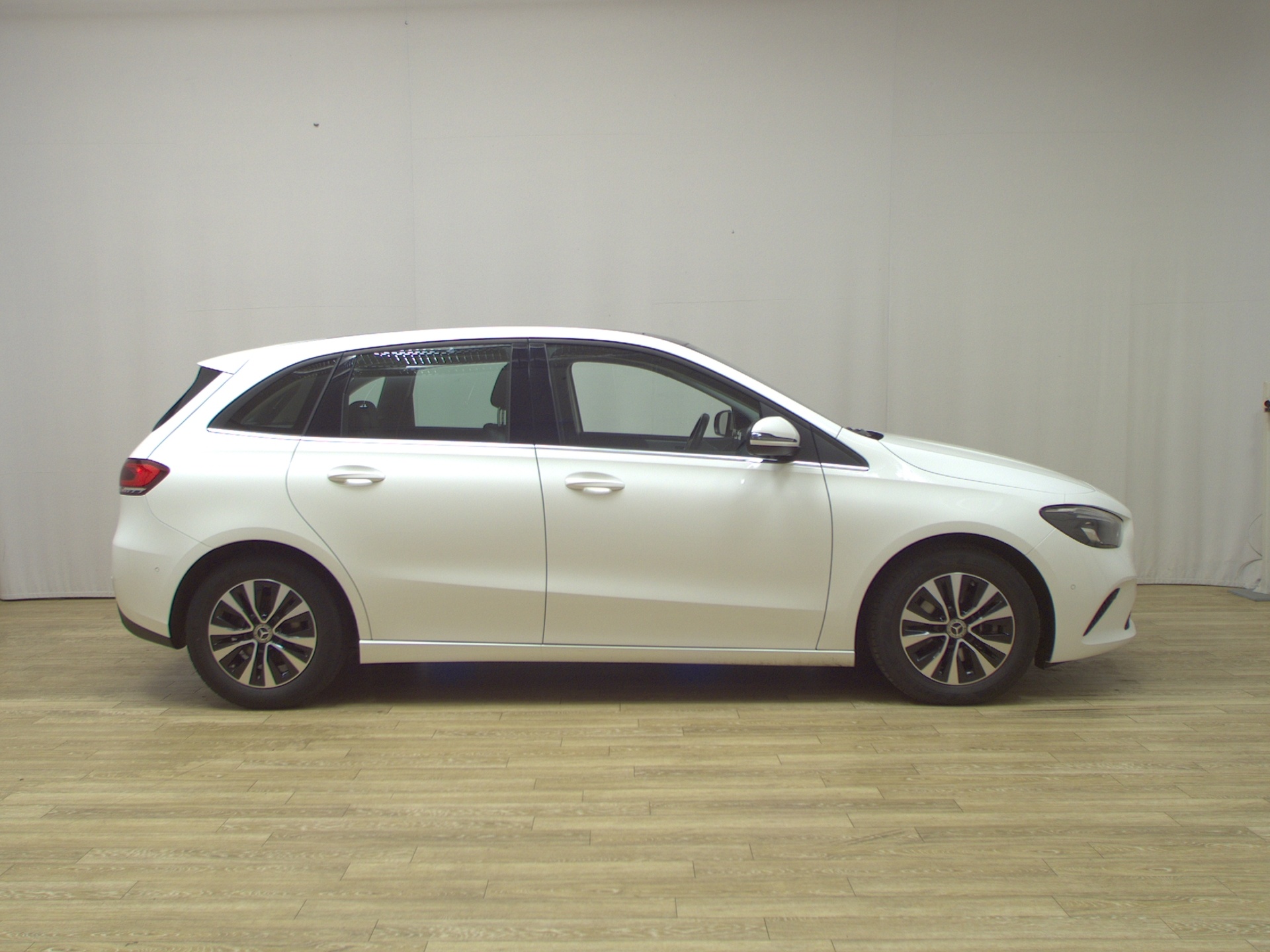 Mercedes-Benz B 180 d Style T-Leder Navi LED Panorama AHK