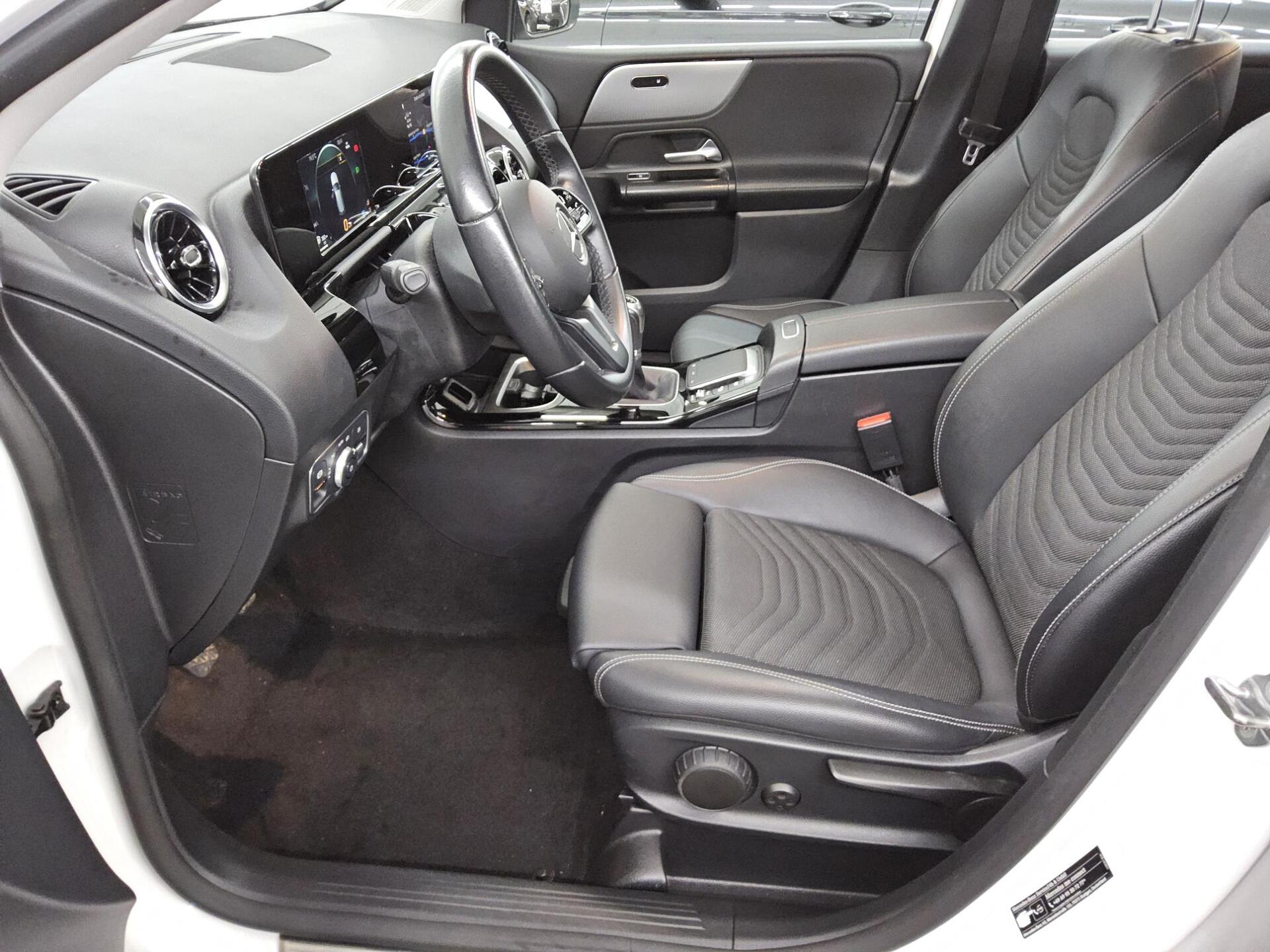 Mercedes-Benz B 180 d Style T-Leder Navi LED Panorama AHK 9