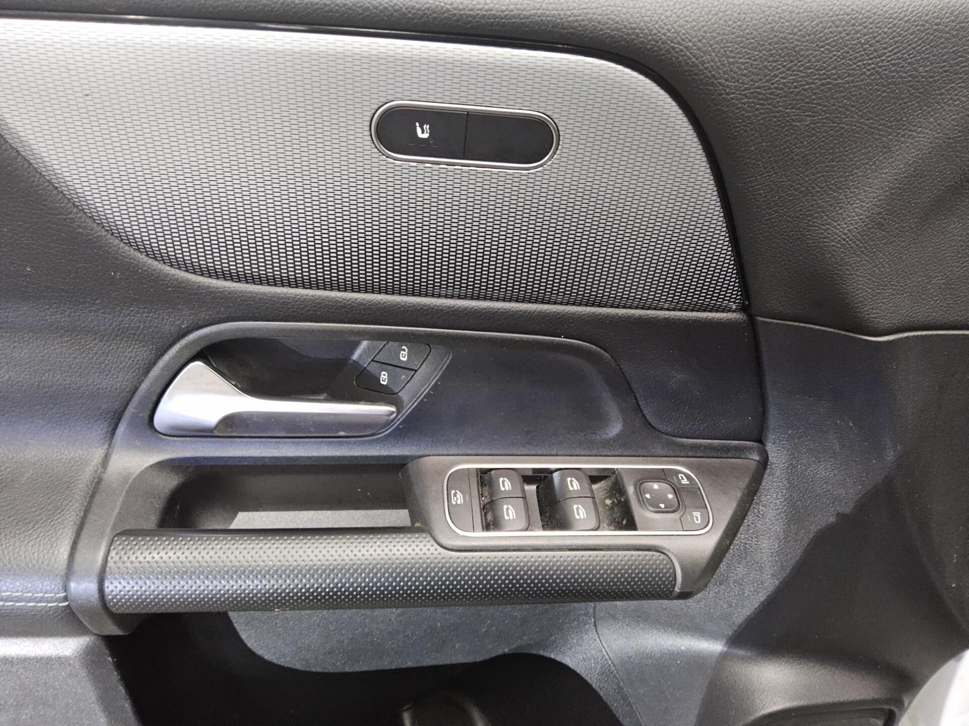 Mercedes-Benz GLB 180 d Style T-Leder Navi LED Kamera 10