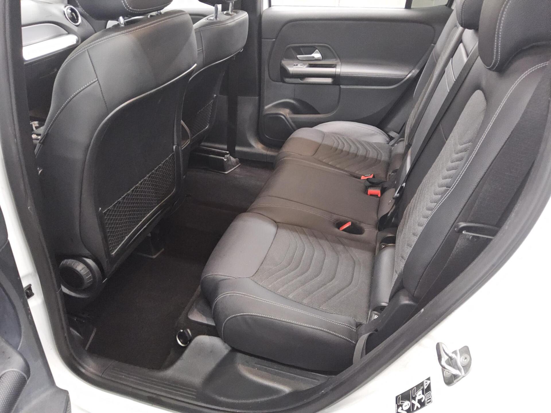 Mercedes-Benz GLB 180 d Style T-Leder Navi LED Kamera 13