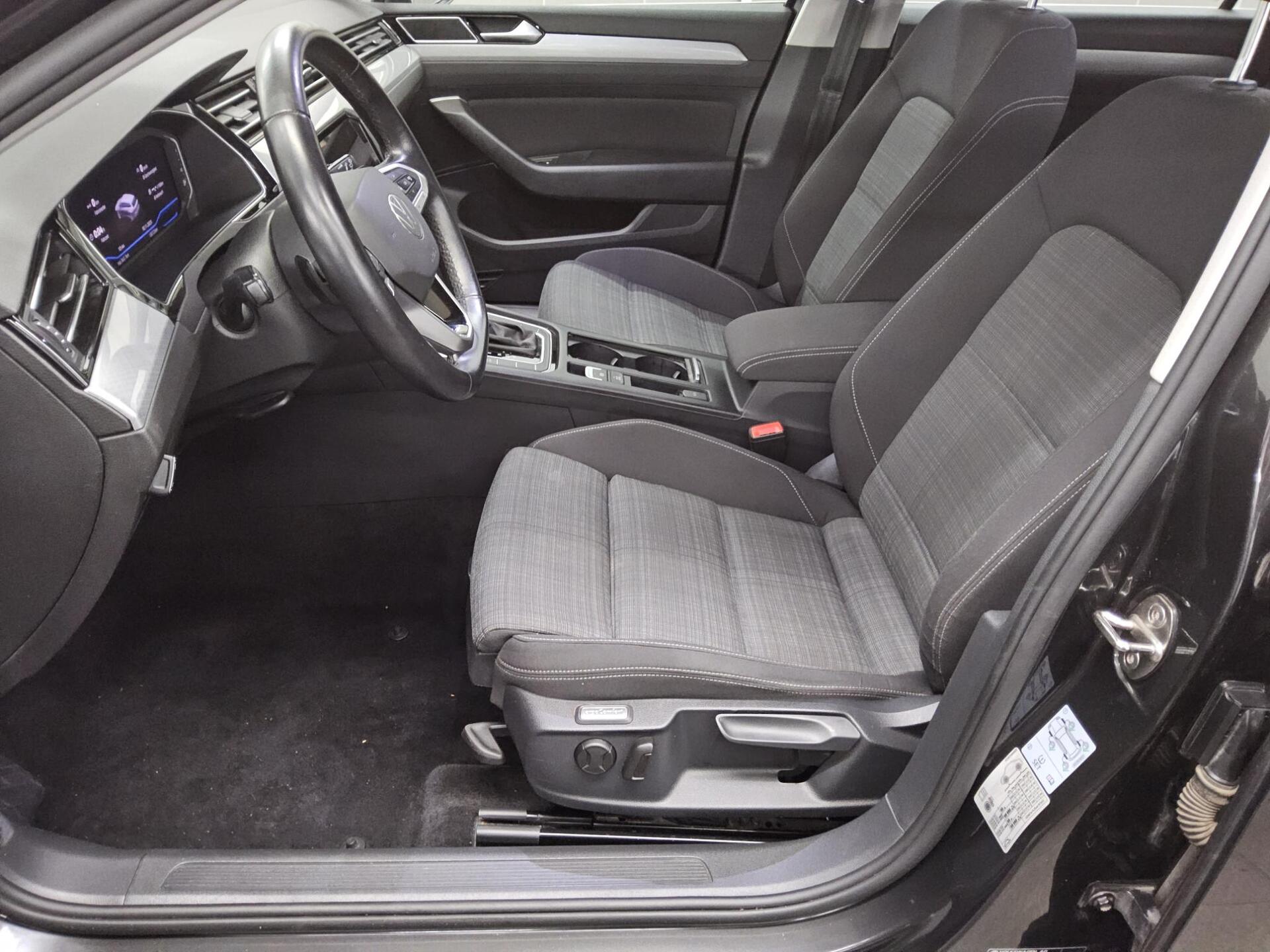 Volkswagen Passat Var. 1.5 TSI Business Nav LED AID RFK AHK 9