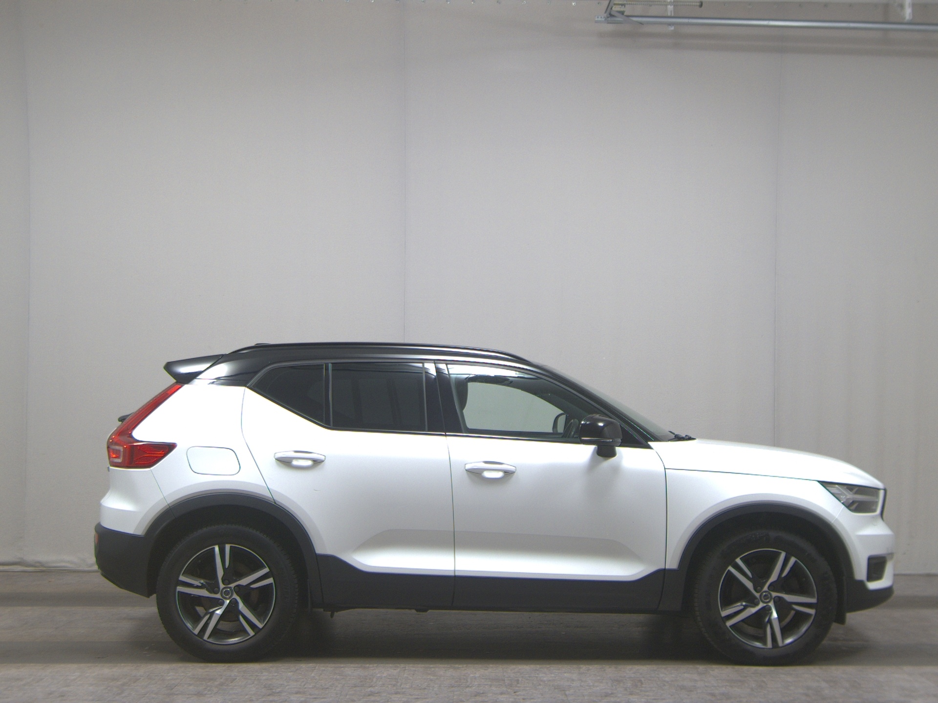 Volvo XC40 D4 AWD R-Design Navi LED RfK StandHzg AHK