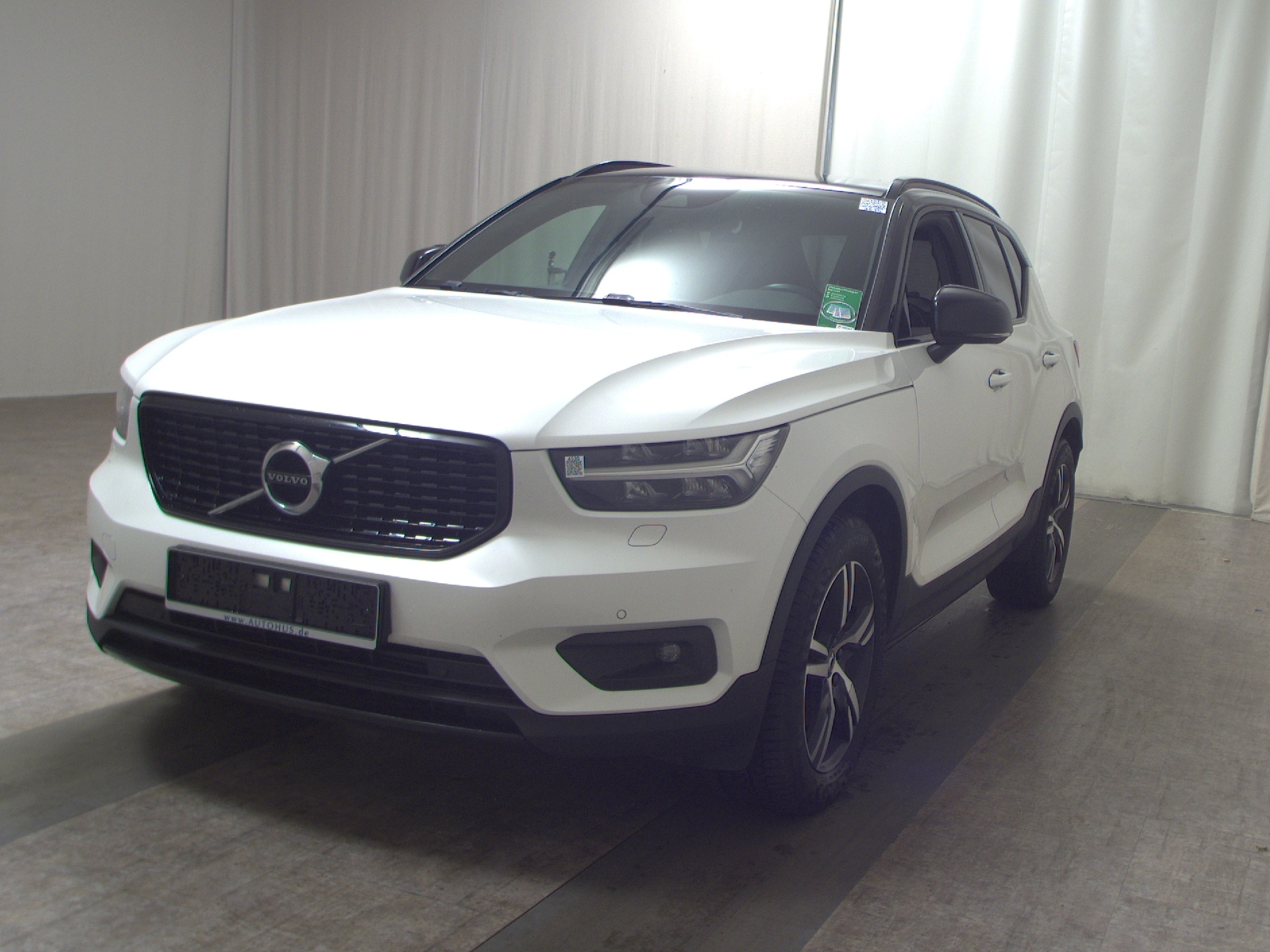 Volvo XC40 D4 AWD R-Design Navi LED RfK StandHzg AHK 2