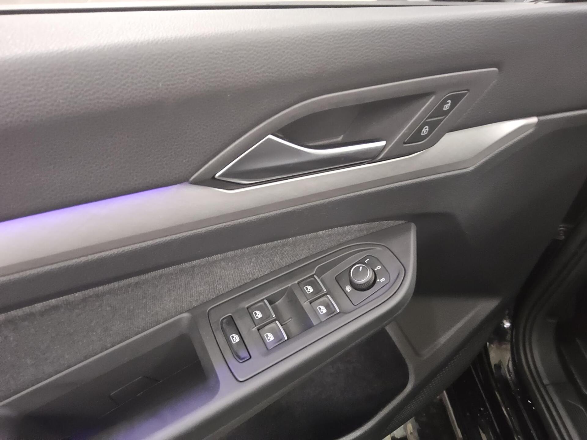 Volkswagen Golf-8 Var. 1.5 TSI Life Navi LED AID PDC SHZ 10