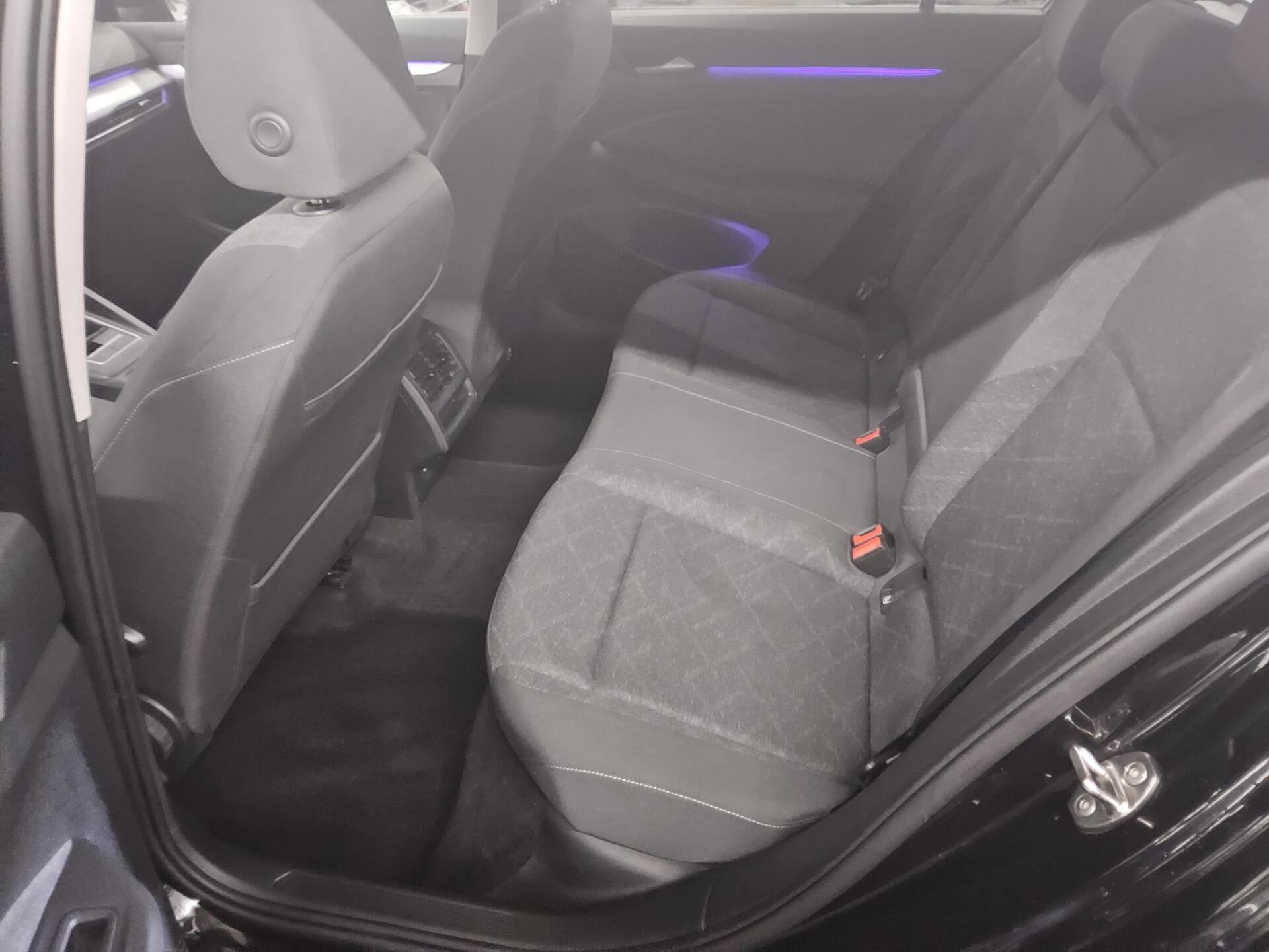 Volkswagen Golf-8 Var. 1.5 TSI Life Navi LED AID PDC SHZ 13