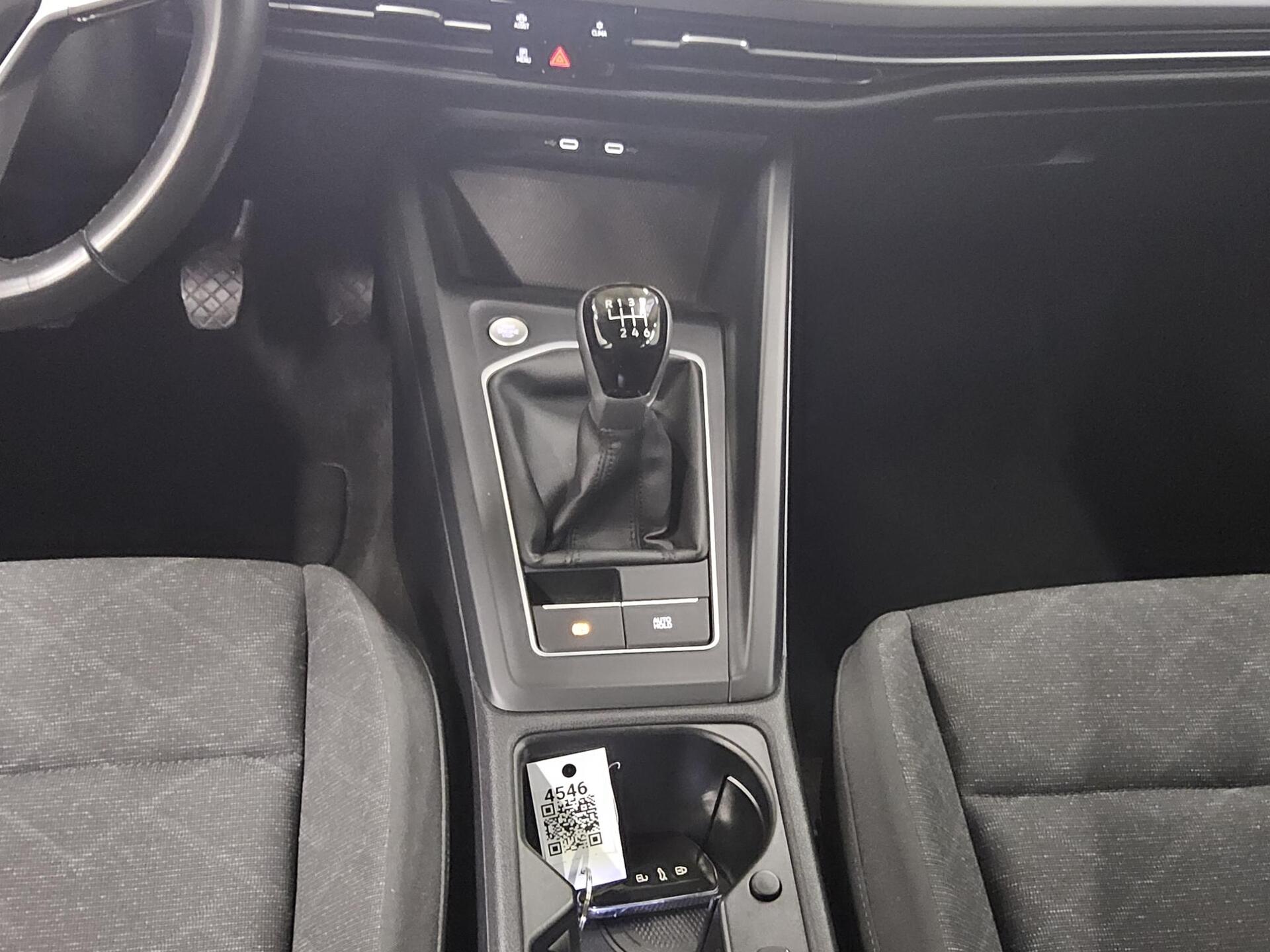 Volkswagen Golf-8 Var. 1.5 TSI Life Navi LED AID PDC SHZ 6