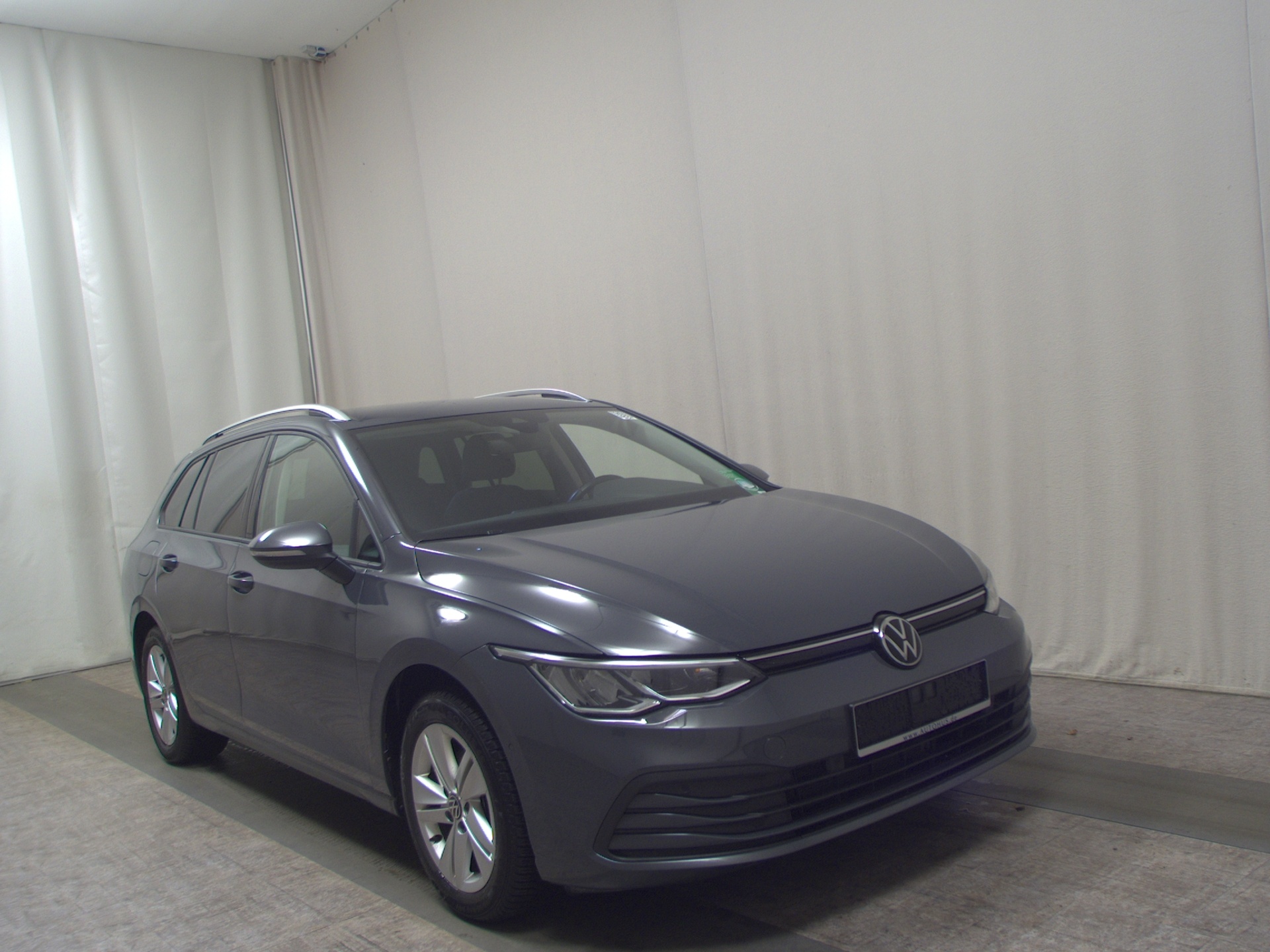 Volkswagen Golf-8 Var. 1.5 TSI Life Navi LED AID  PDC SHZ 3