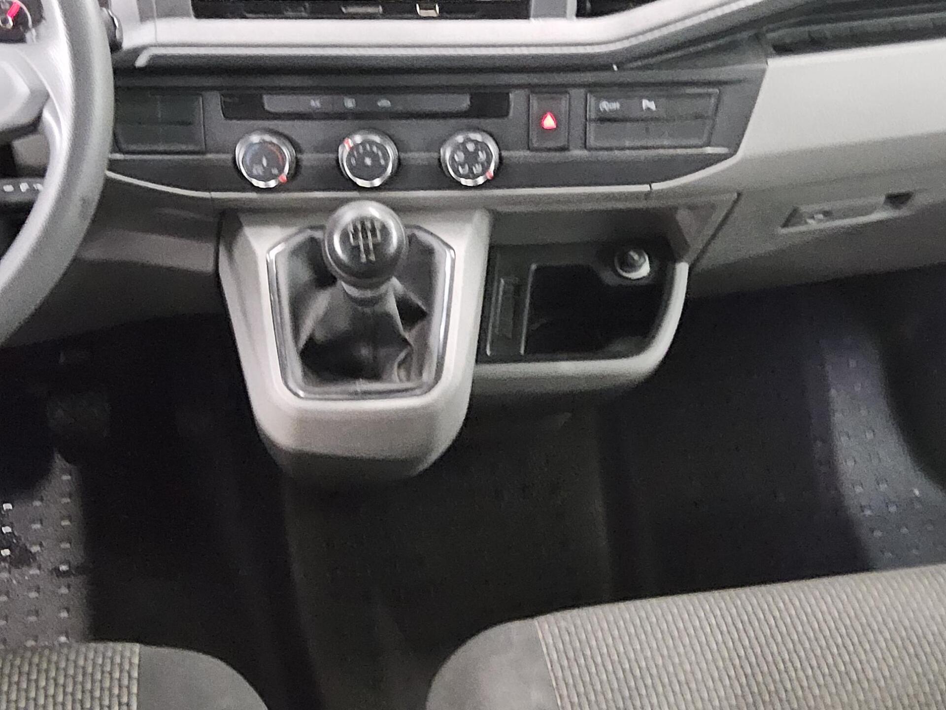 Volkswagen T6.1 Kombi 2.0 TDI 9-Sitze Klima PDC 6