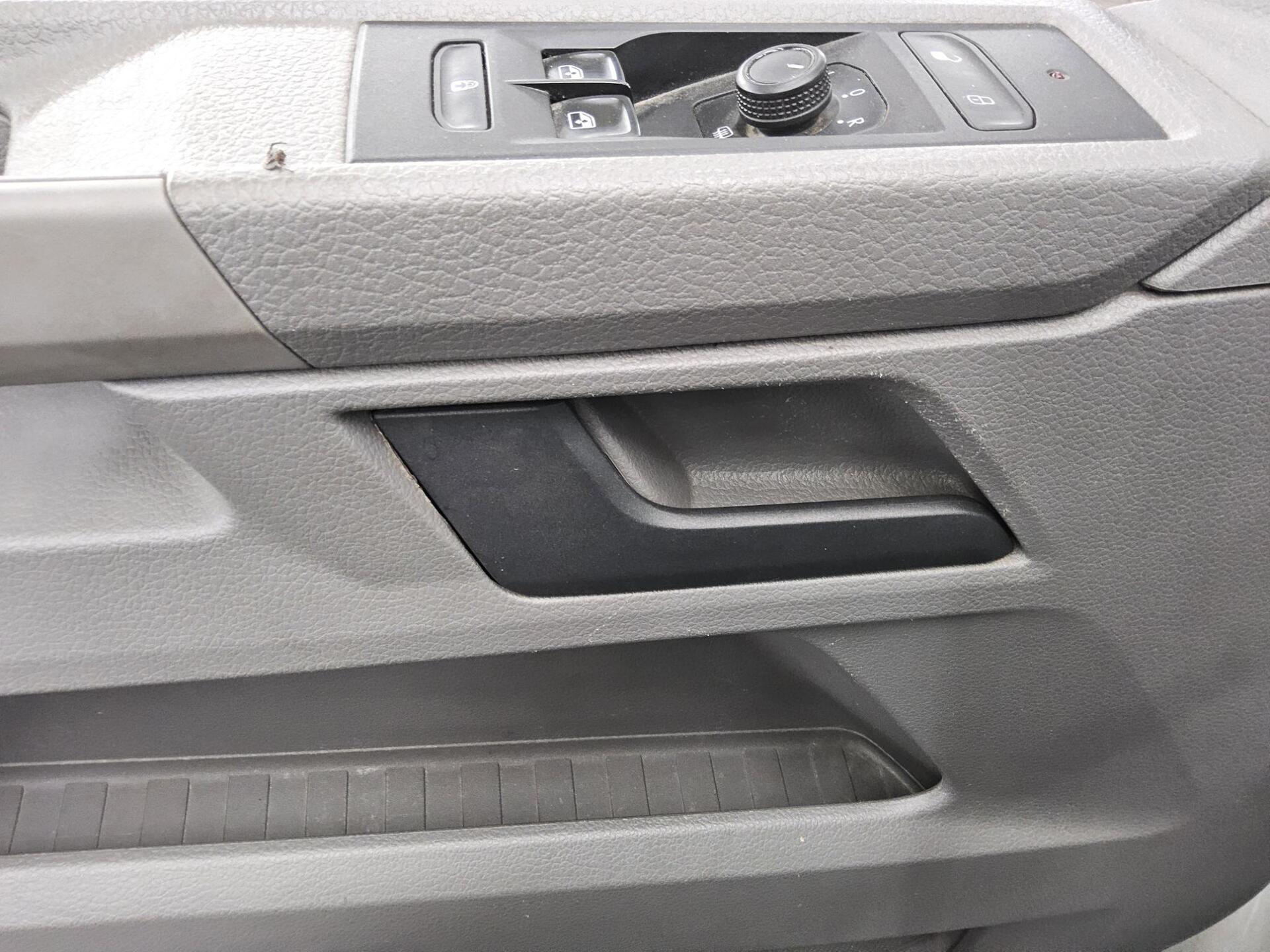 Volkswagen T6.1 Kombi 2.0 TDI 9-Sitze Klima PDC 9