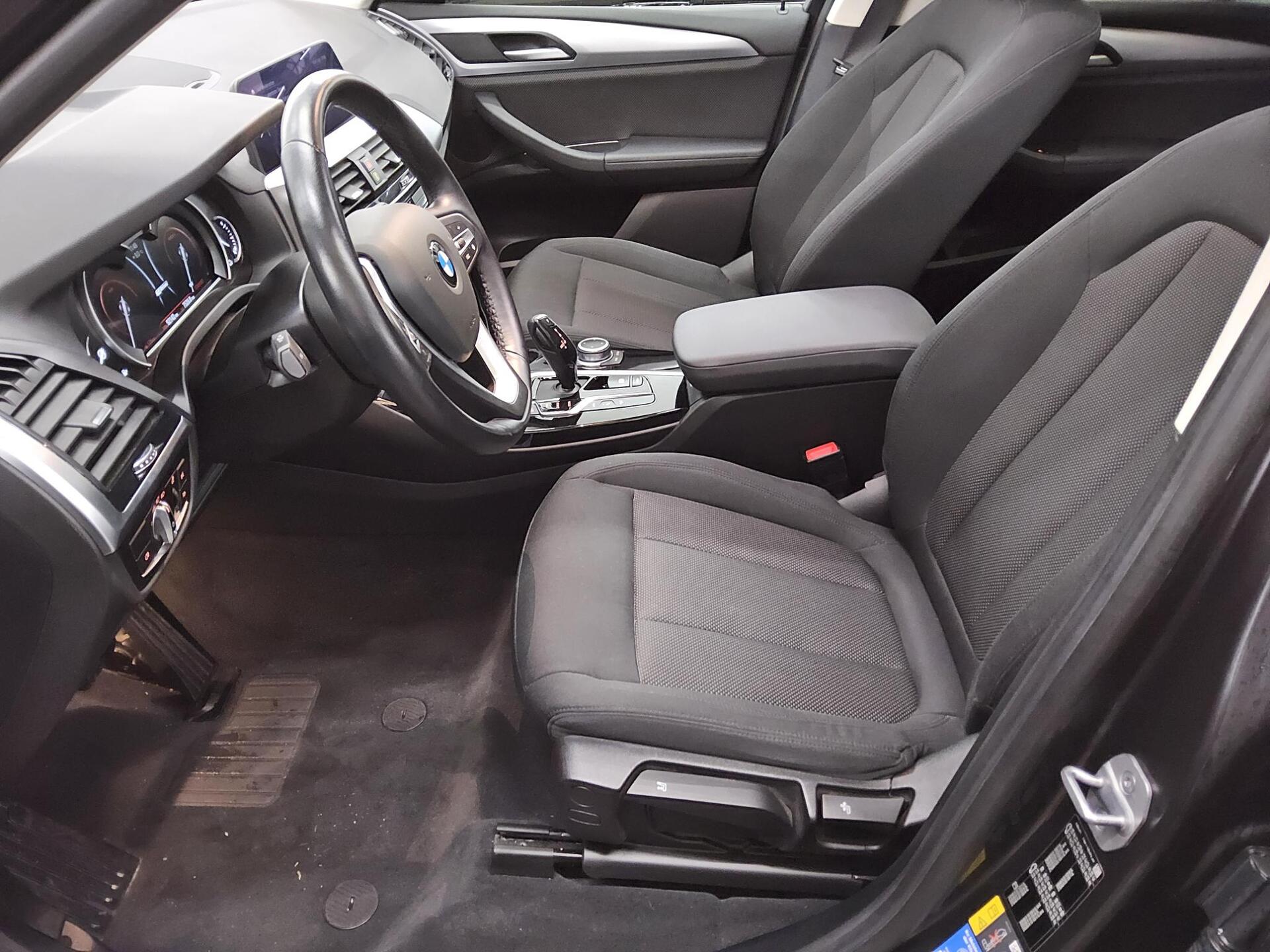 BMW X3 xDrive30e Advantage Navi PDC LED Panorama 8