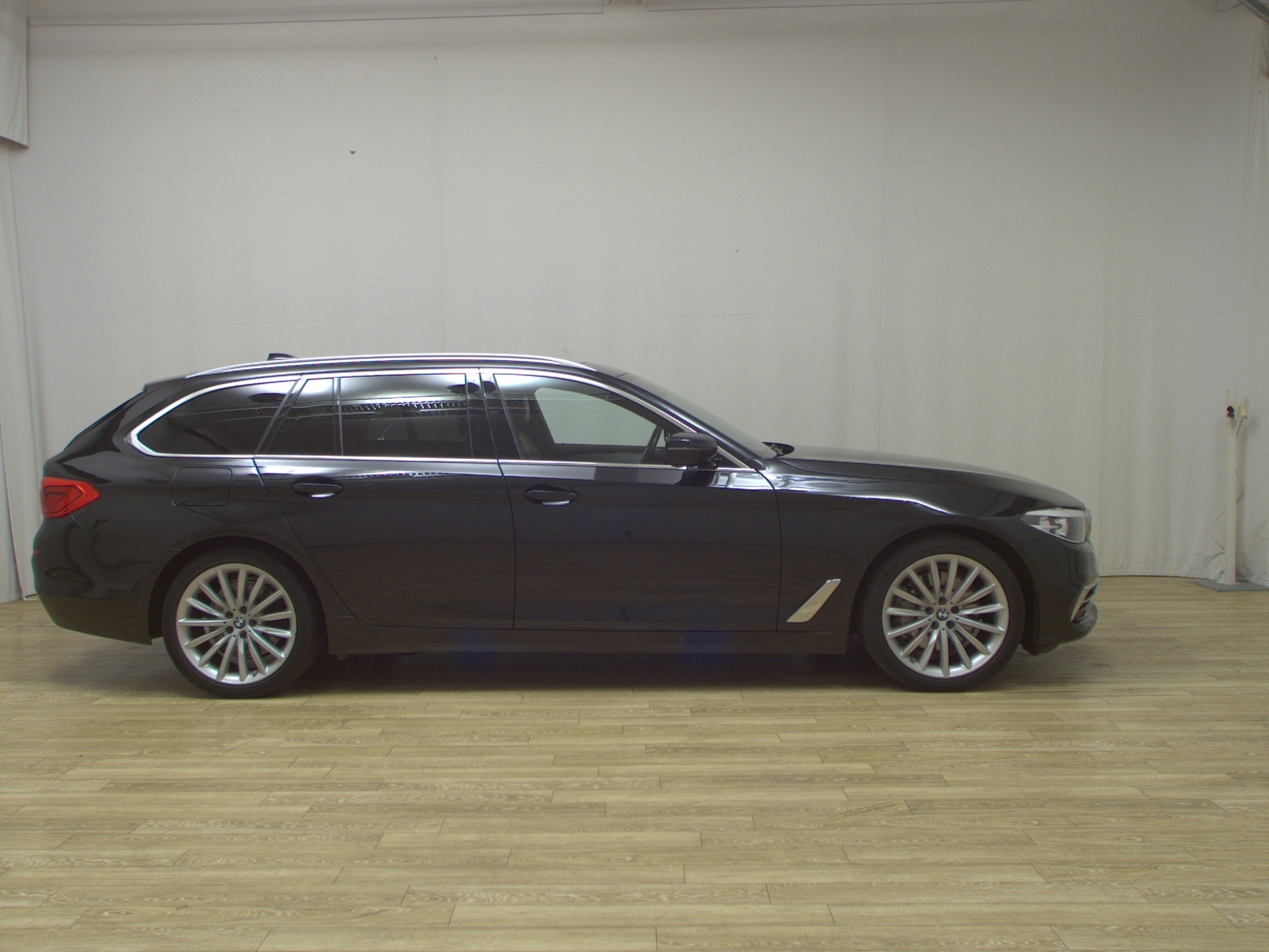 BMW 530dA Touring Luxury-Line Navi LED Pano H-K RFK